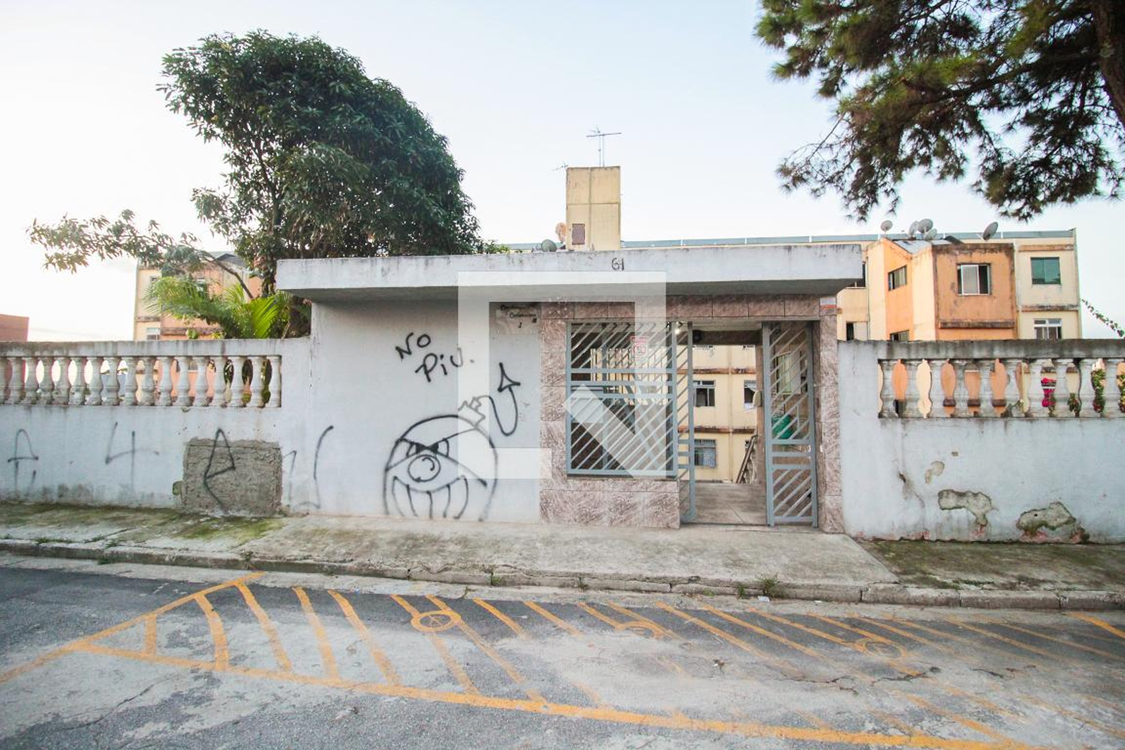 Fachada do Condomínio Condomínio Codornizes III