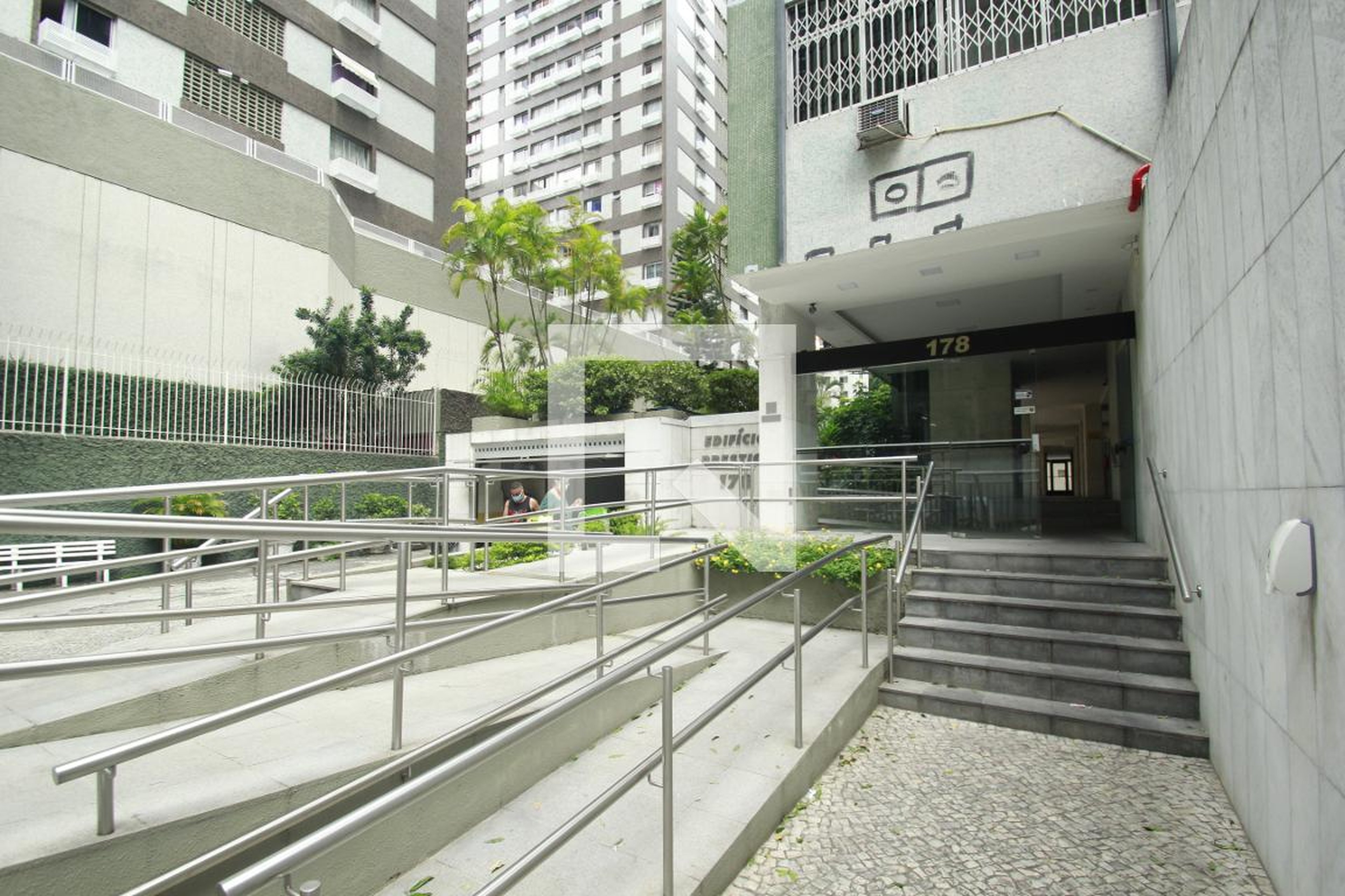 Entrada do Prédio - Edifício prestígio