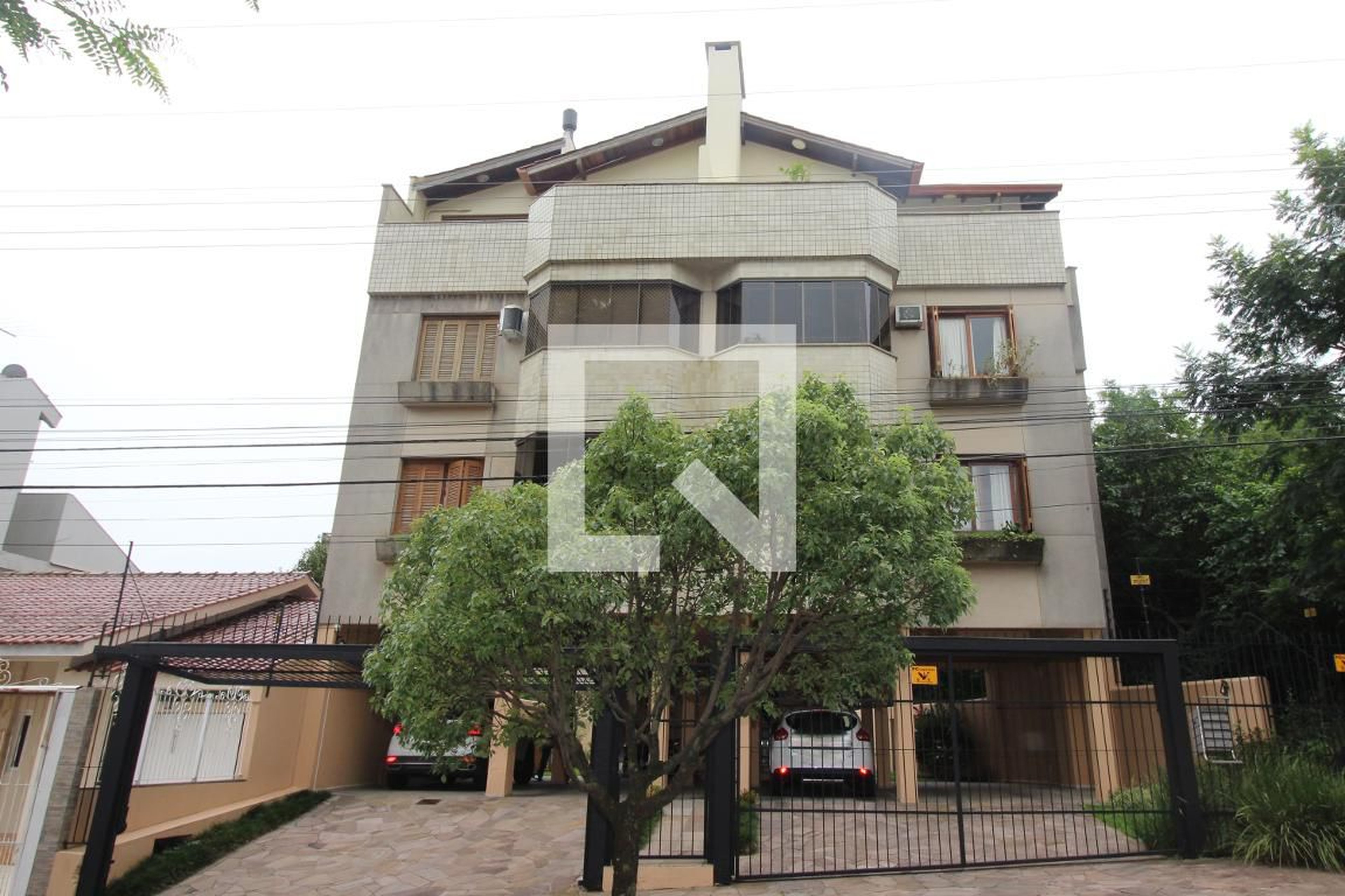 Fachada do Prédio Condomínio em Rua Capitão Salustiano de Vargas, 305