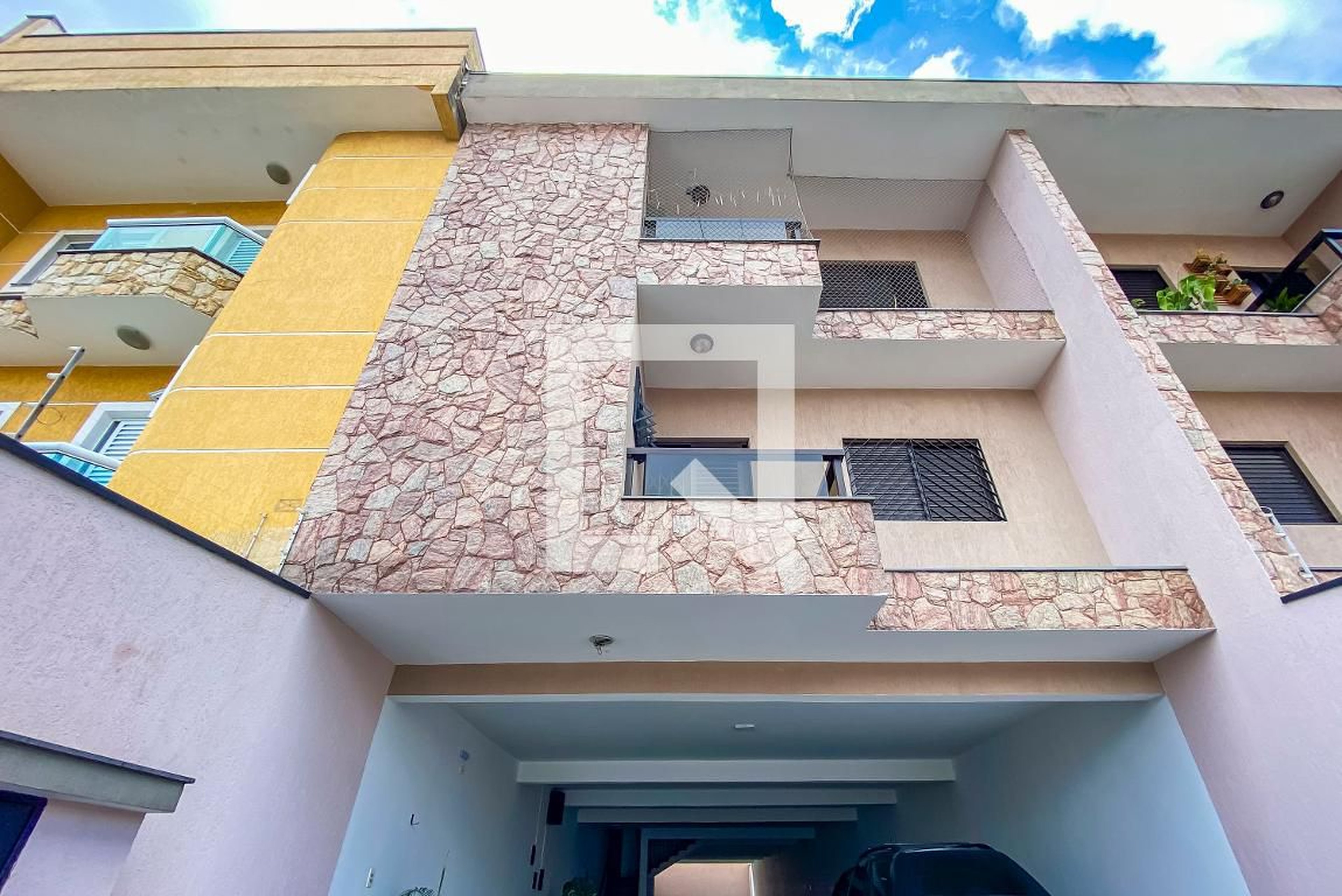 Fachada Condomínio em Rua Natal, 409