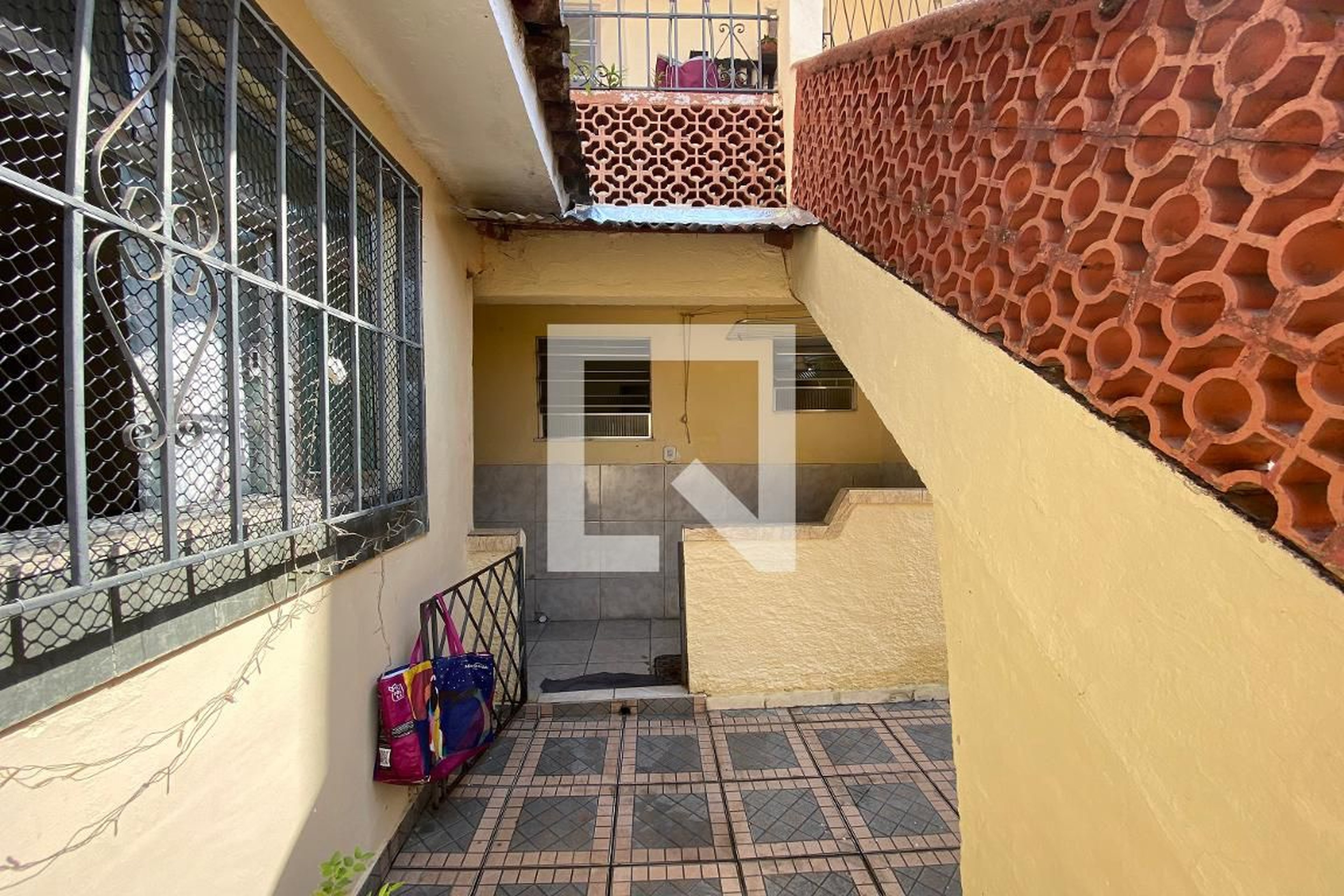 Fachada Condomínio em Rua Cadete Polônia, 766