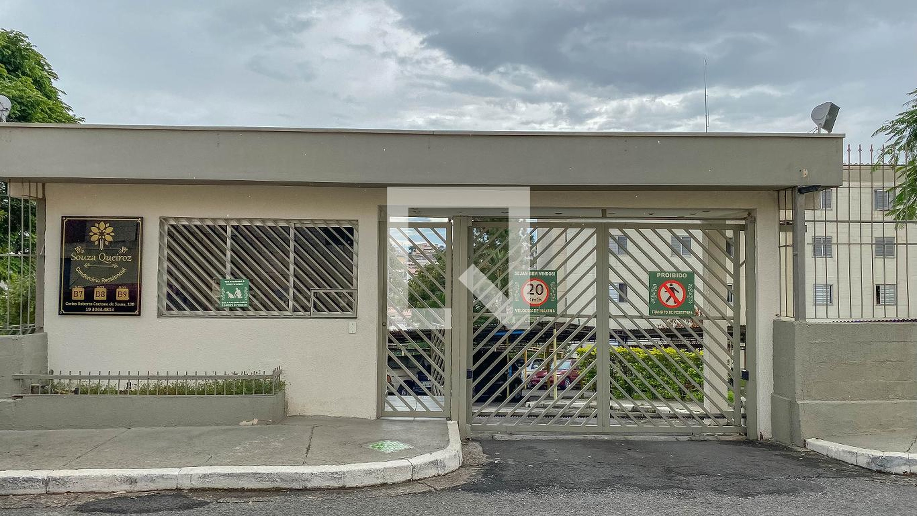 Portaria Condomínio em Rua Alberto de Oliveira Maia, 100