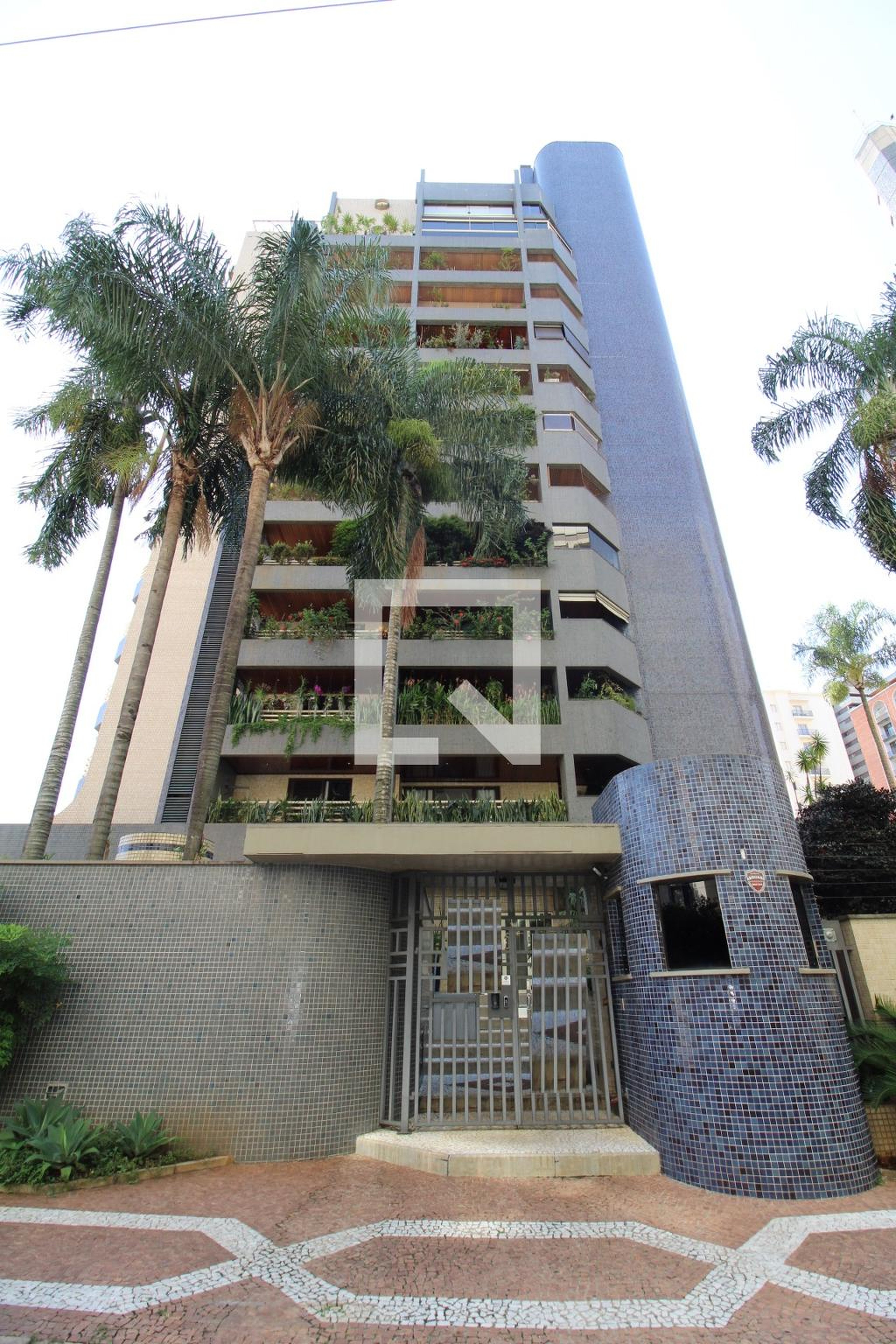 Fachada Condomínio em Rua Pedro de Magalhães, 70