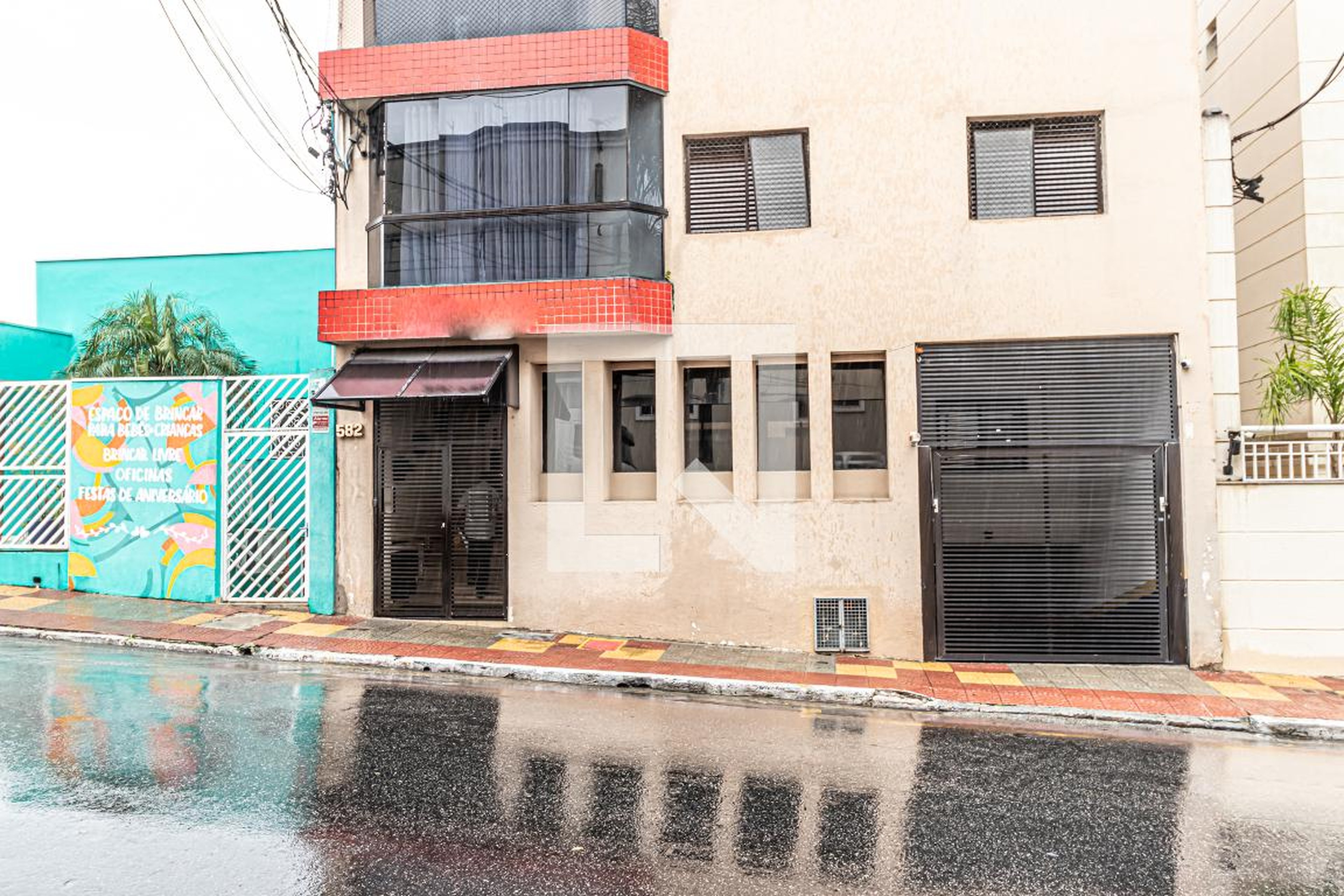Fachada do Condomínio Edifício Versalles