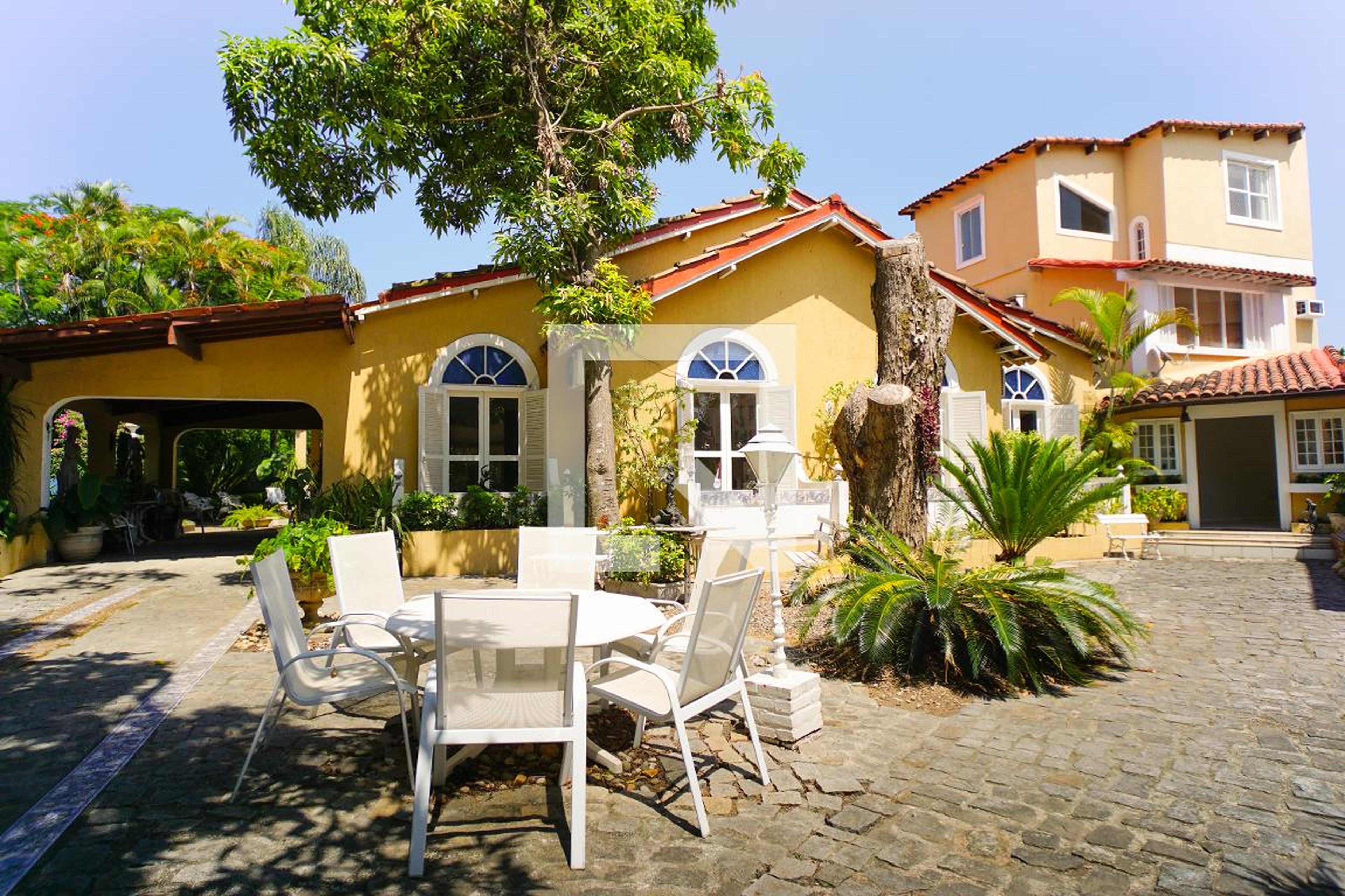 Fachada Condomínio em Rua Mario Soares Pereira, 205