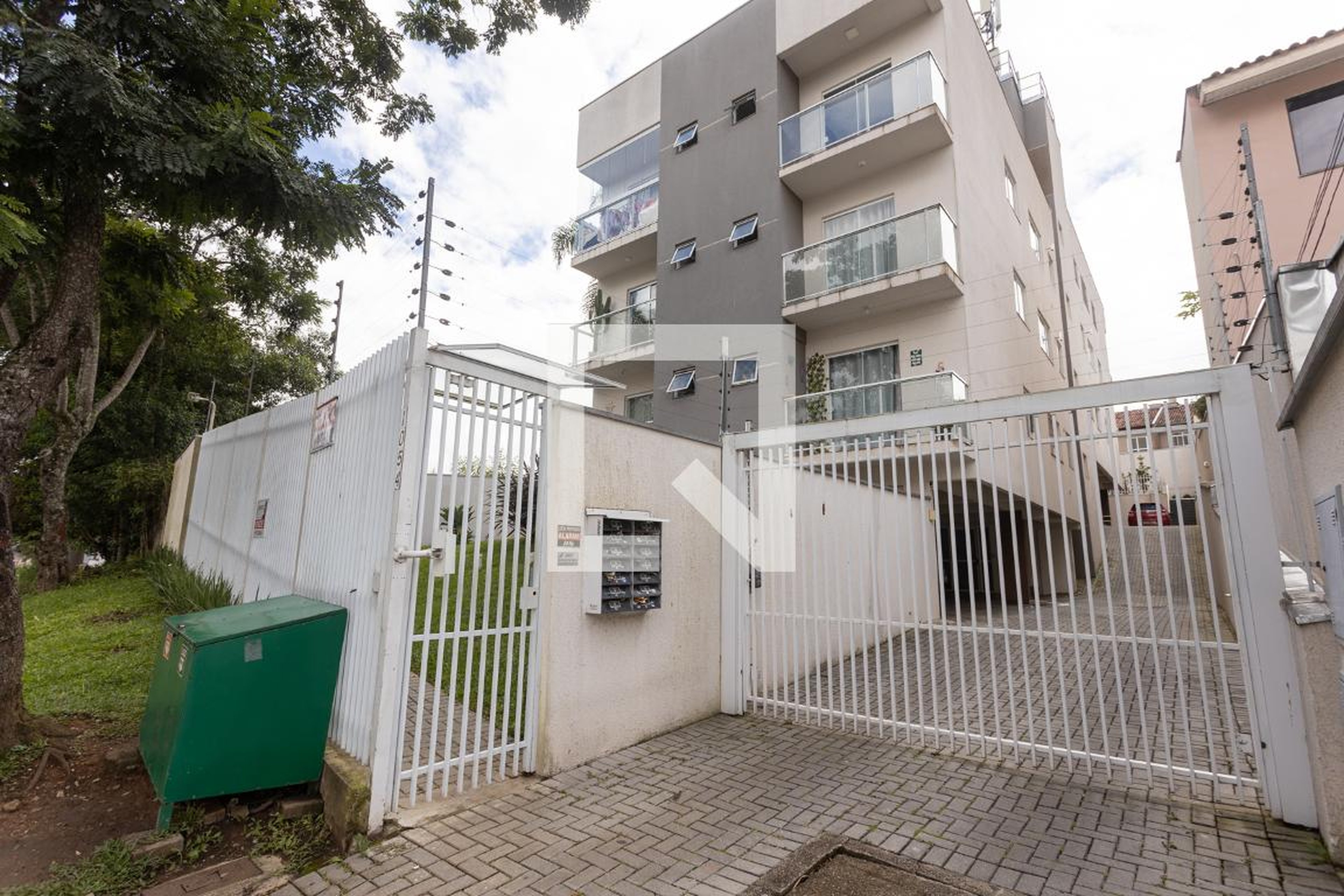 Fachada Condomínio em Rua José Antônio Leprevost, 1054