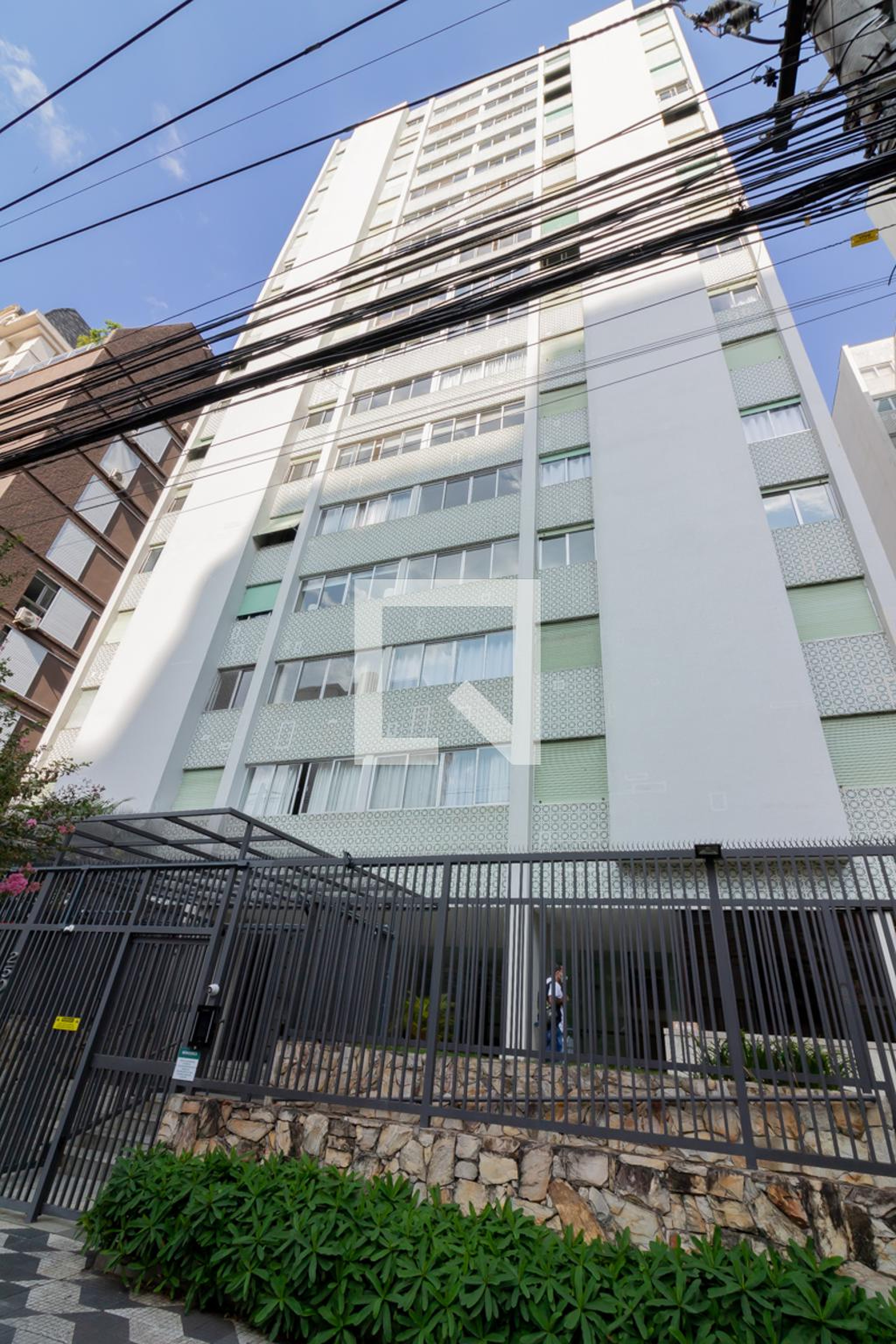 Fachada Condomínio em Rua Pedroso Alvarenga, 873