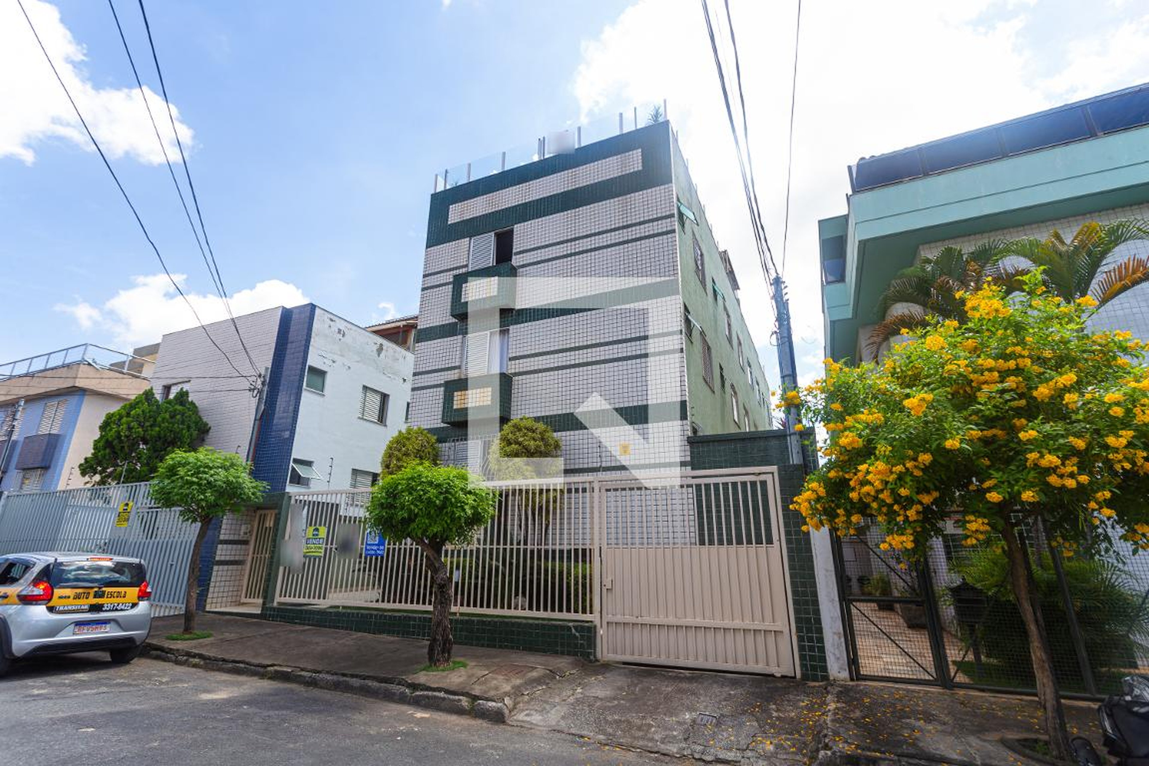 Fachada Condomínio em Rua Maria José Gomes, 98
