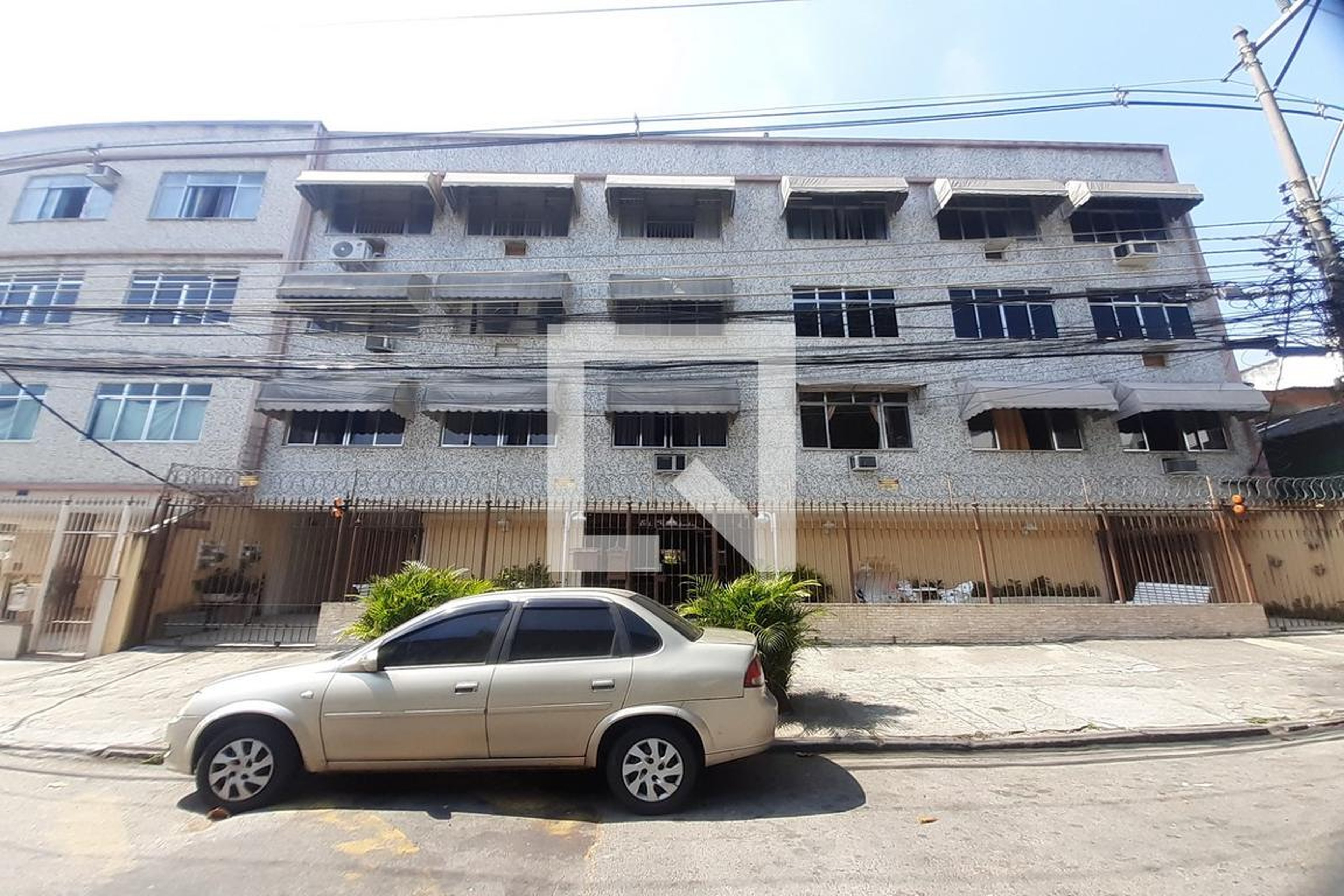 Fachada Condomínio em Rua Dionísio, 63