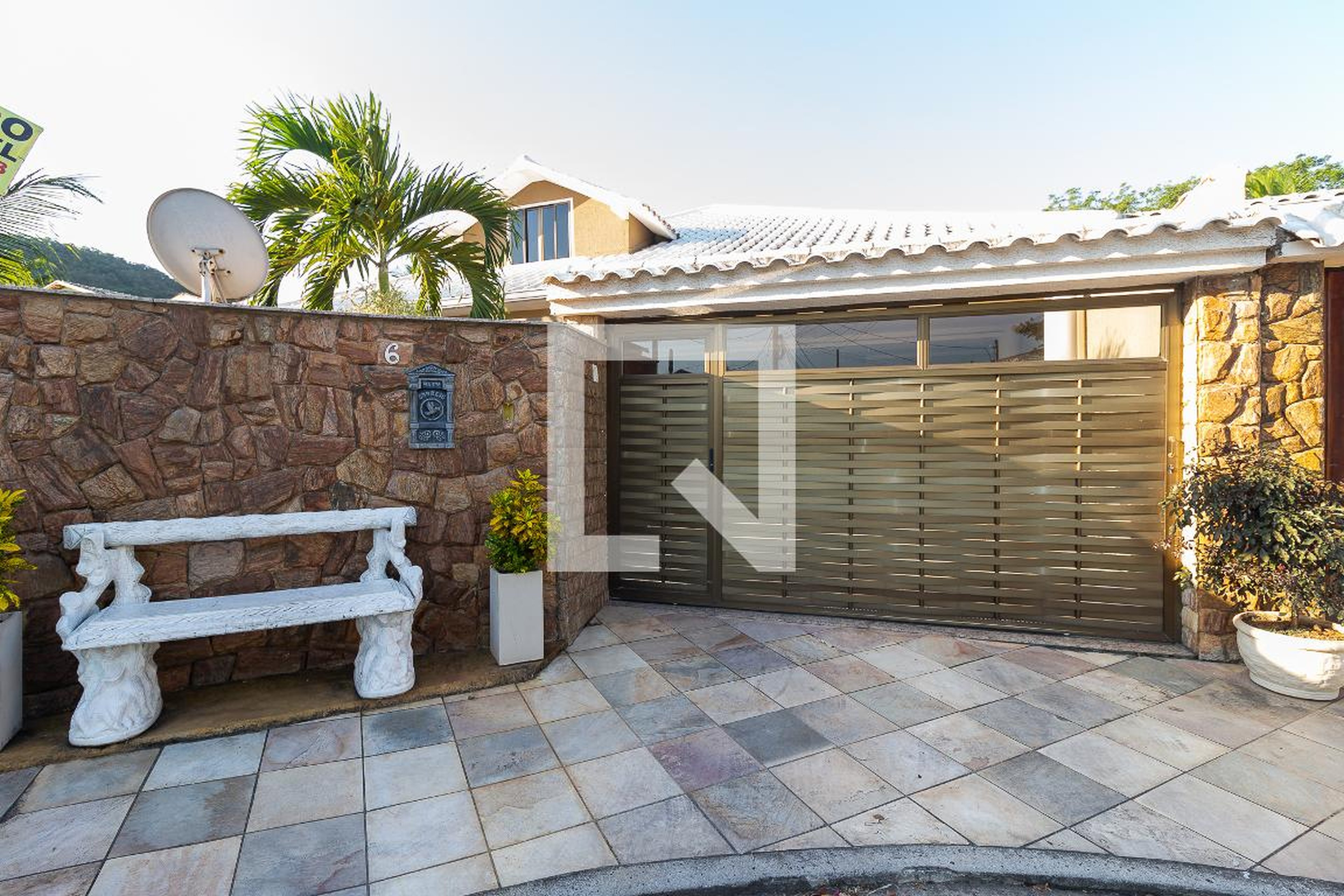 Fachada Condomínio em Estrada do Magarça, 4824