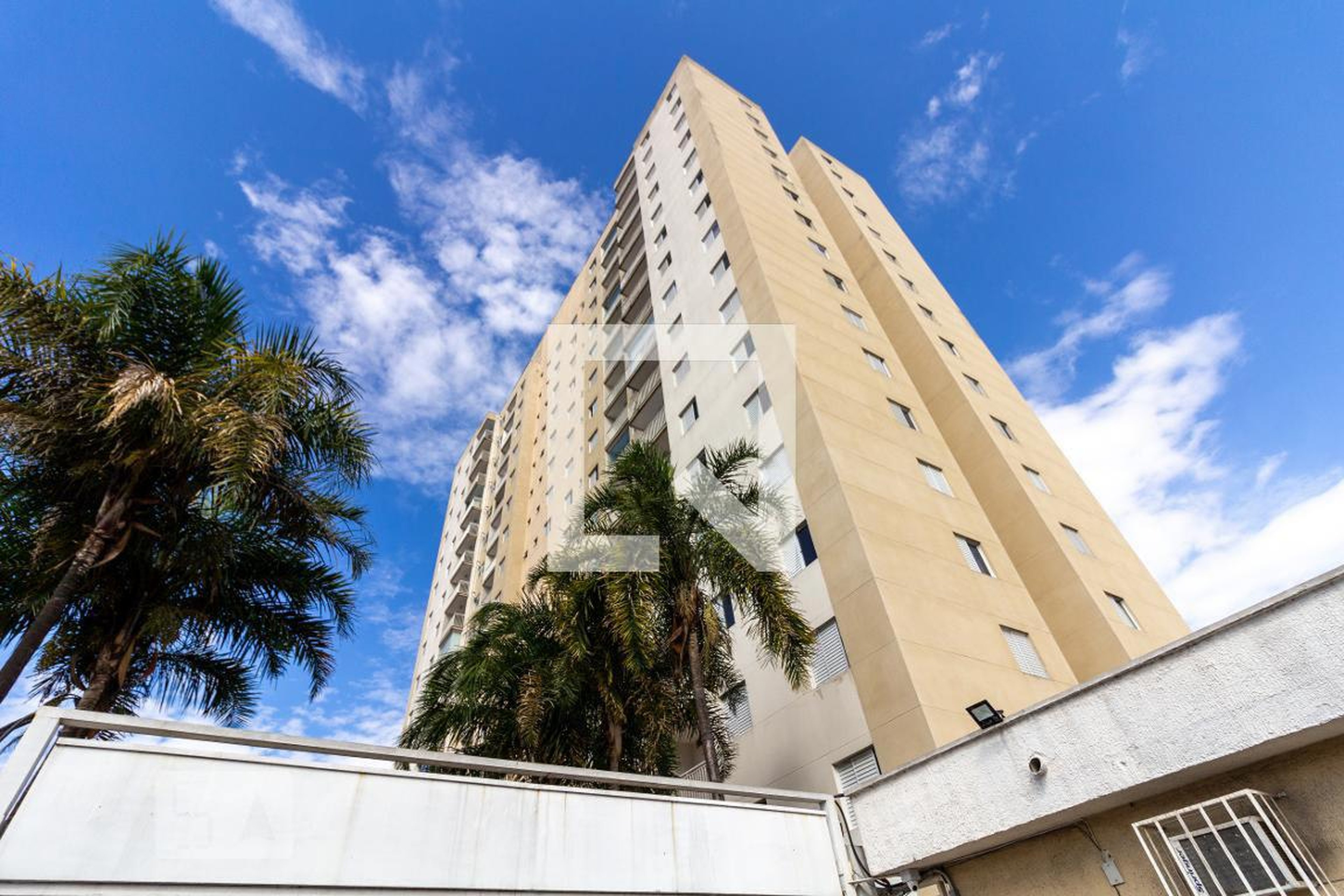 Fachada Condomínio em Rua Miguel Sevílio, 59