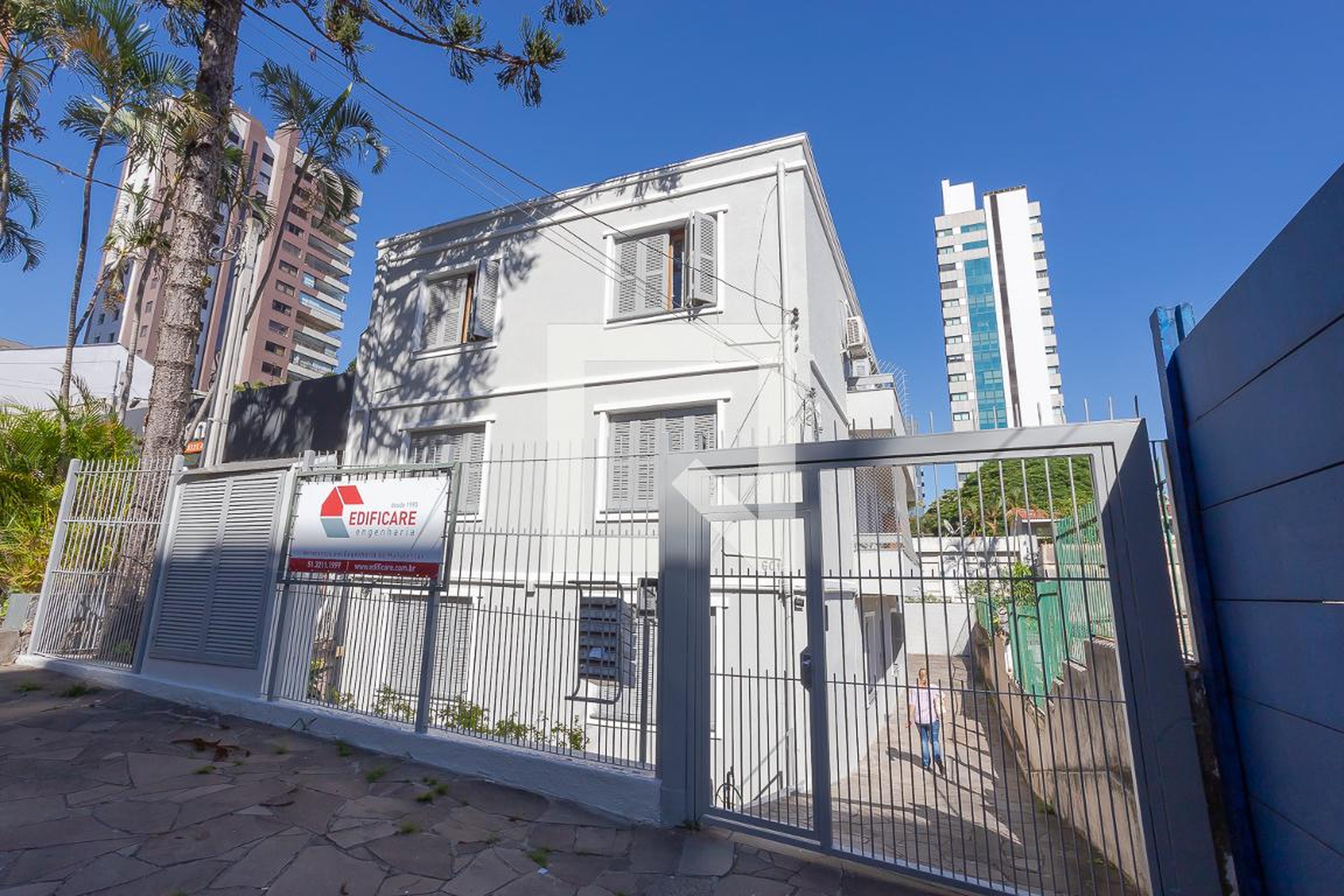 Fachada do Prédio Condomínio em Rua Pedro Chaves Barcelos, 601