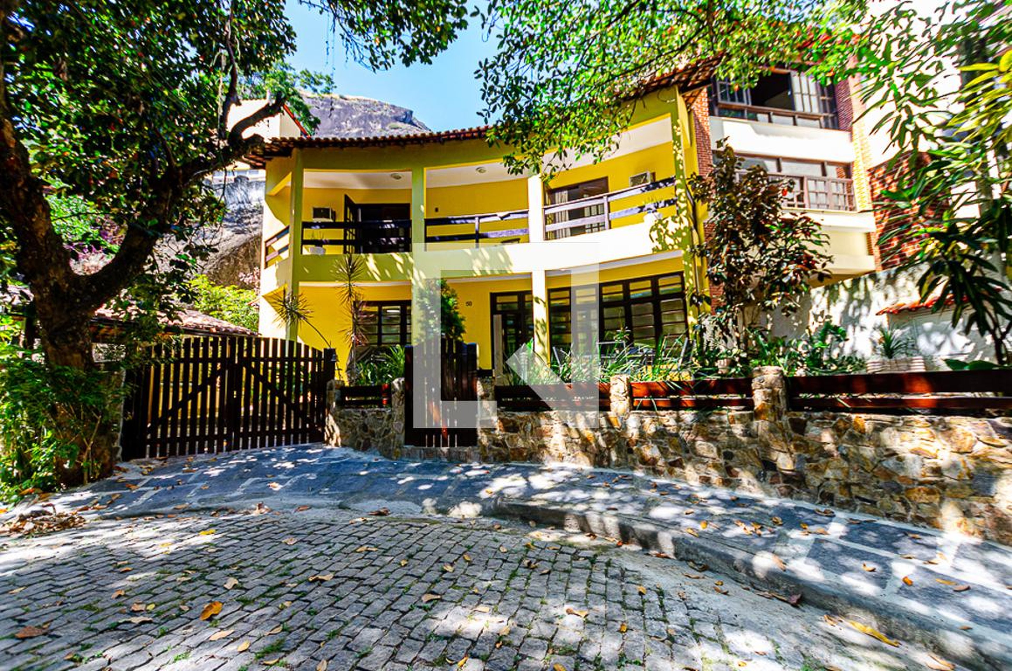 Fachada Condomínio em Rua Santo Inácio, 50