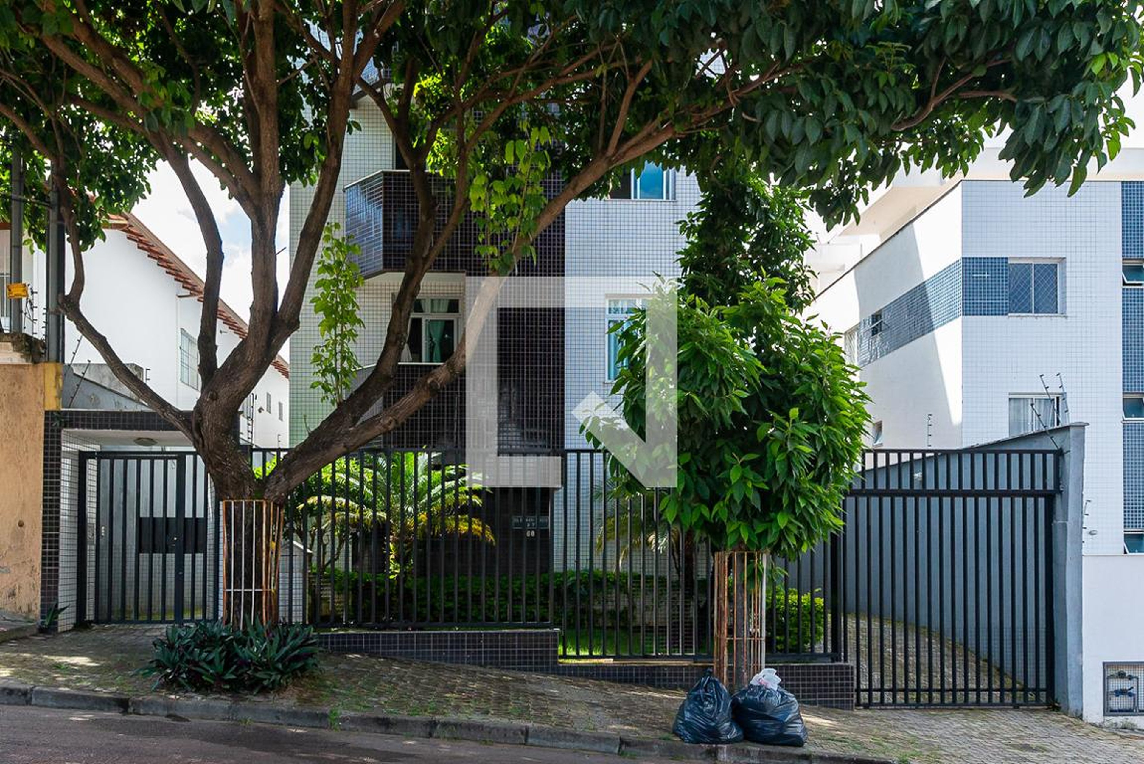 Fachada Condomínio em Rua Maria Madalena Esteves, 160