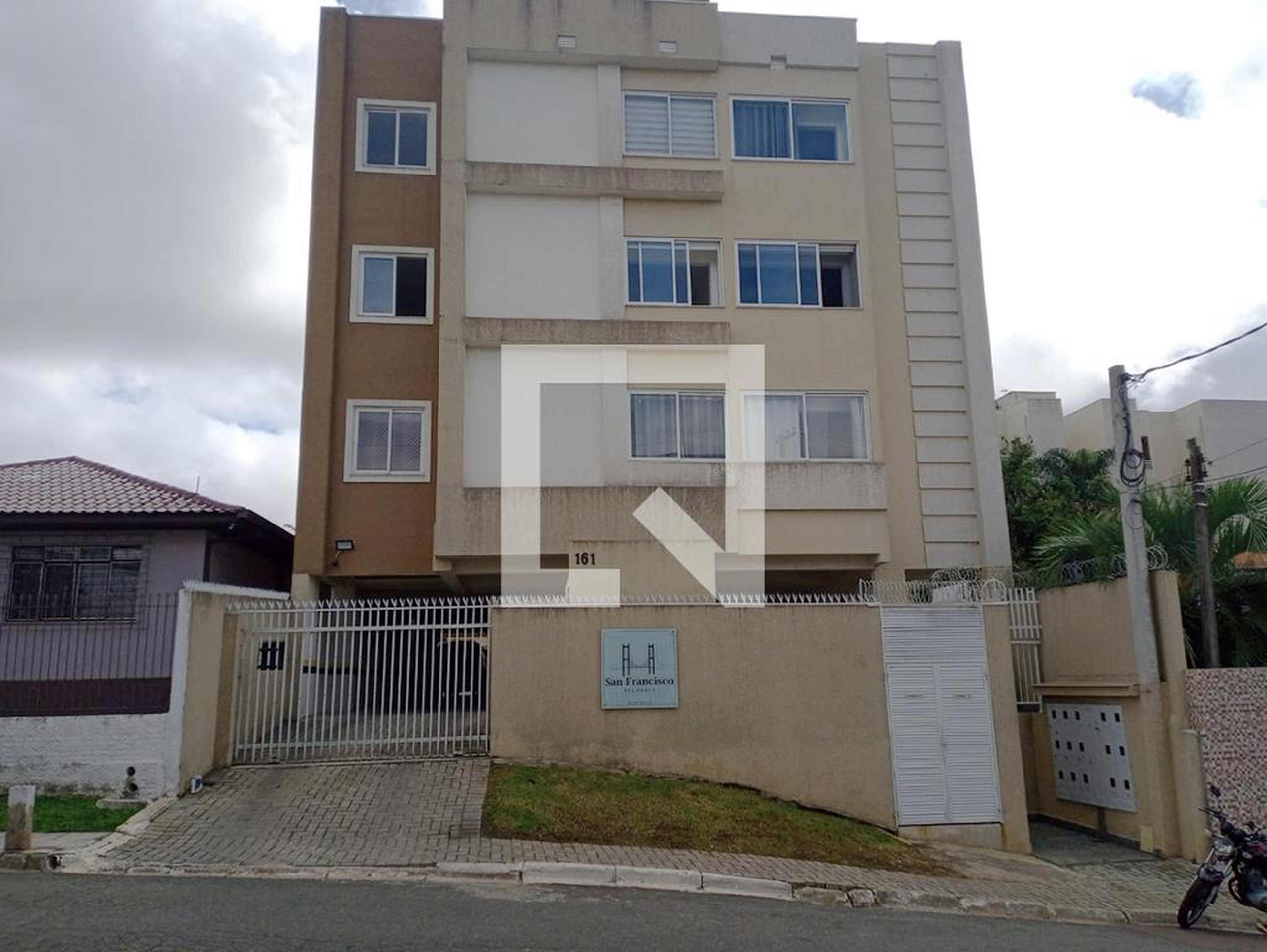 Fachada do Condomínio Condomínio San Francisco Residence