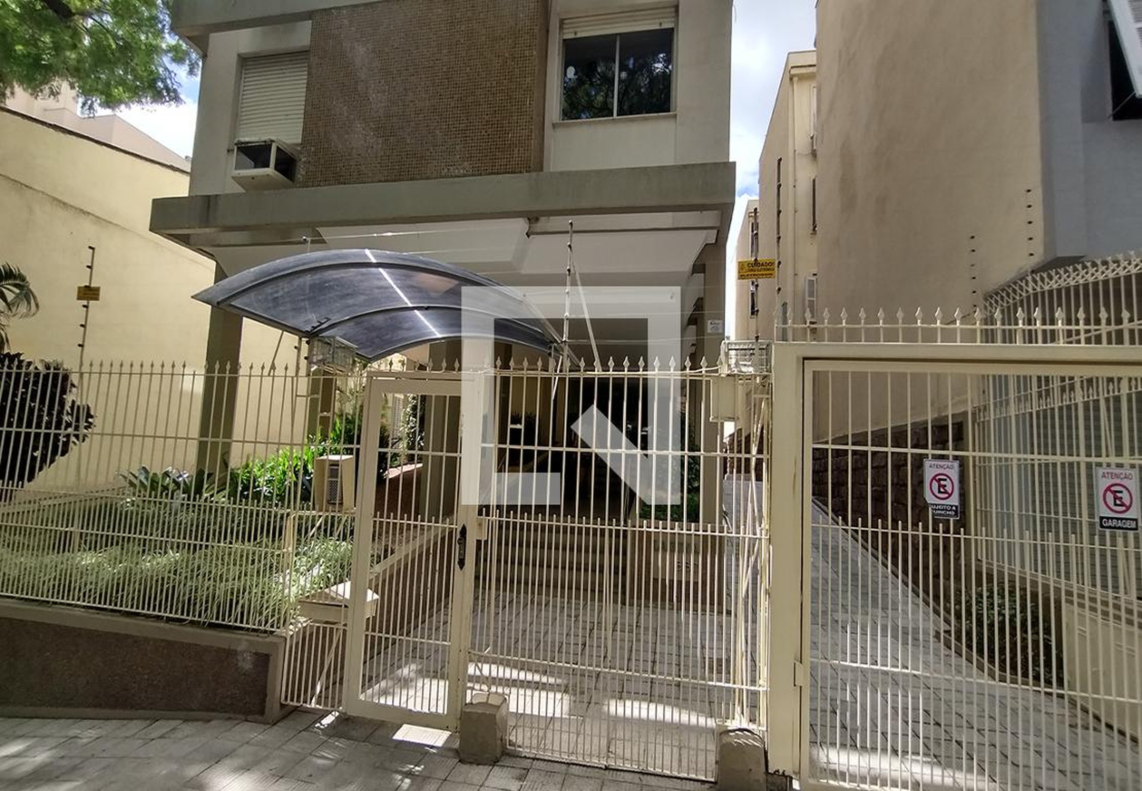 Fachada do Condomínio Edifício Laguna