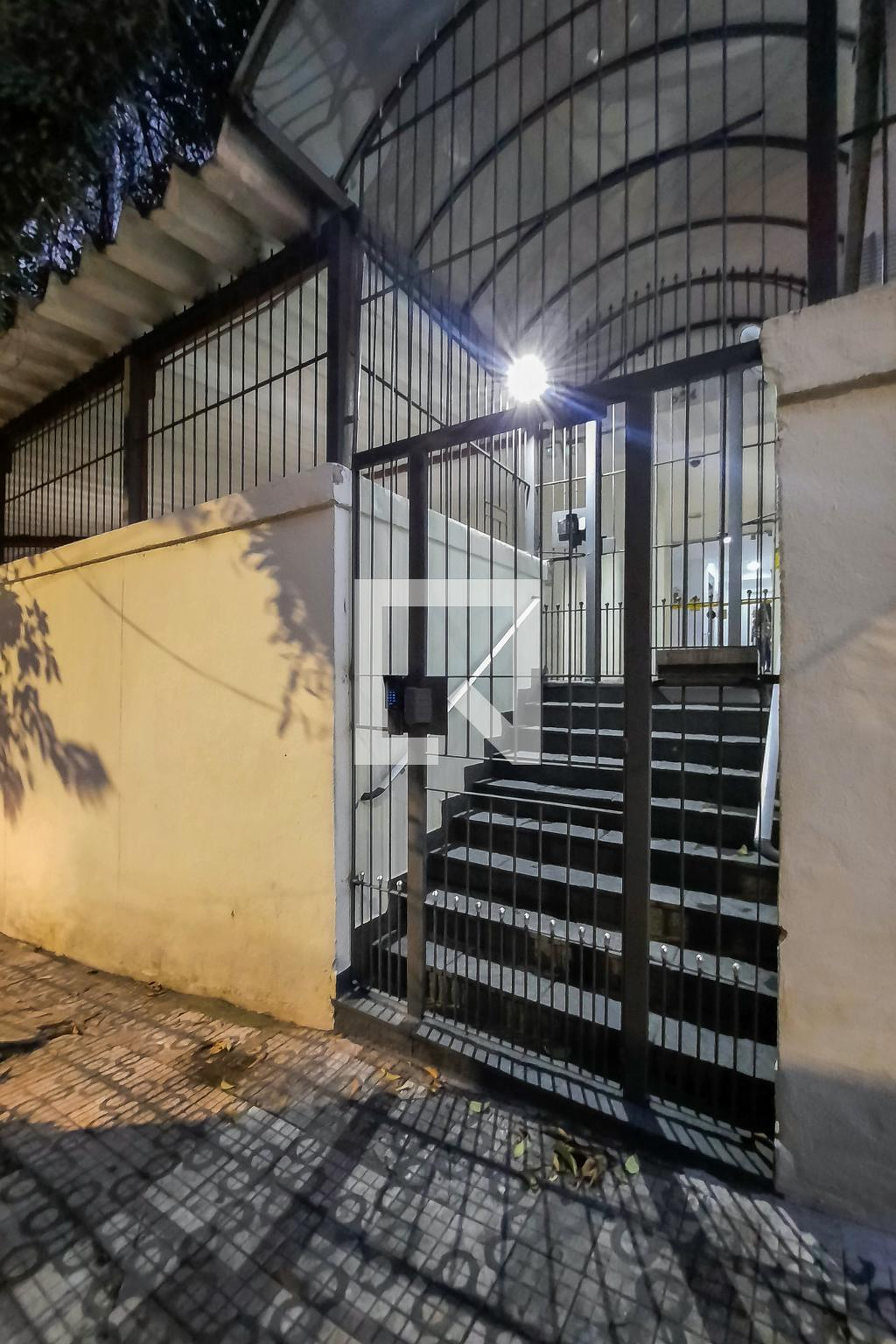 Fachada do Condomínio Edifício Viviane