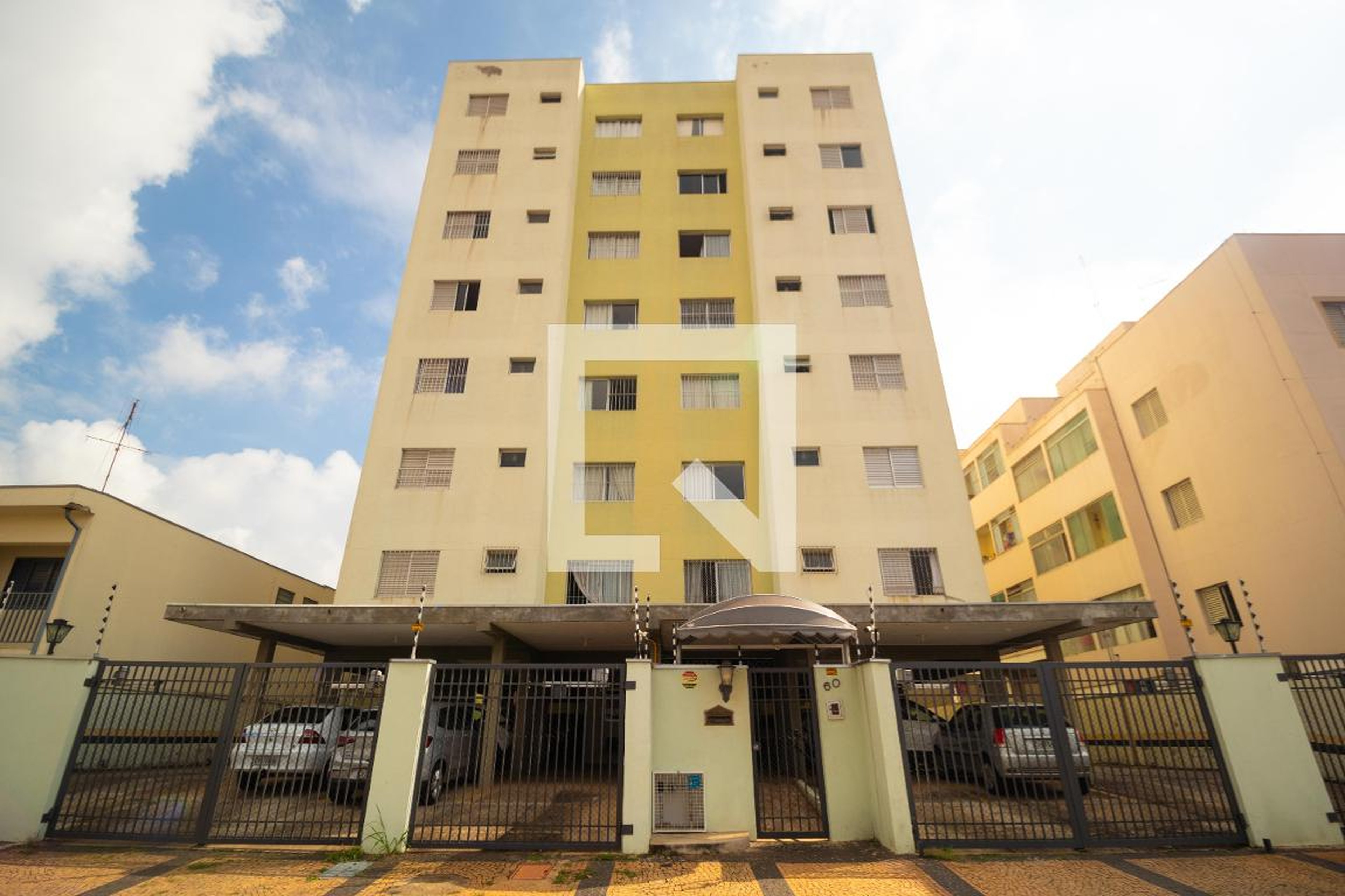 Fachada Condomínio em Rua Antônio Rodrigues de Carvalho, 60