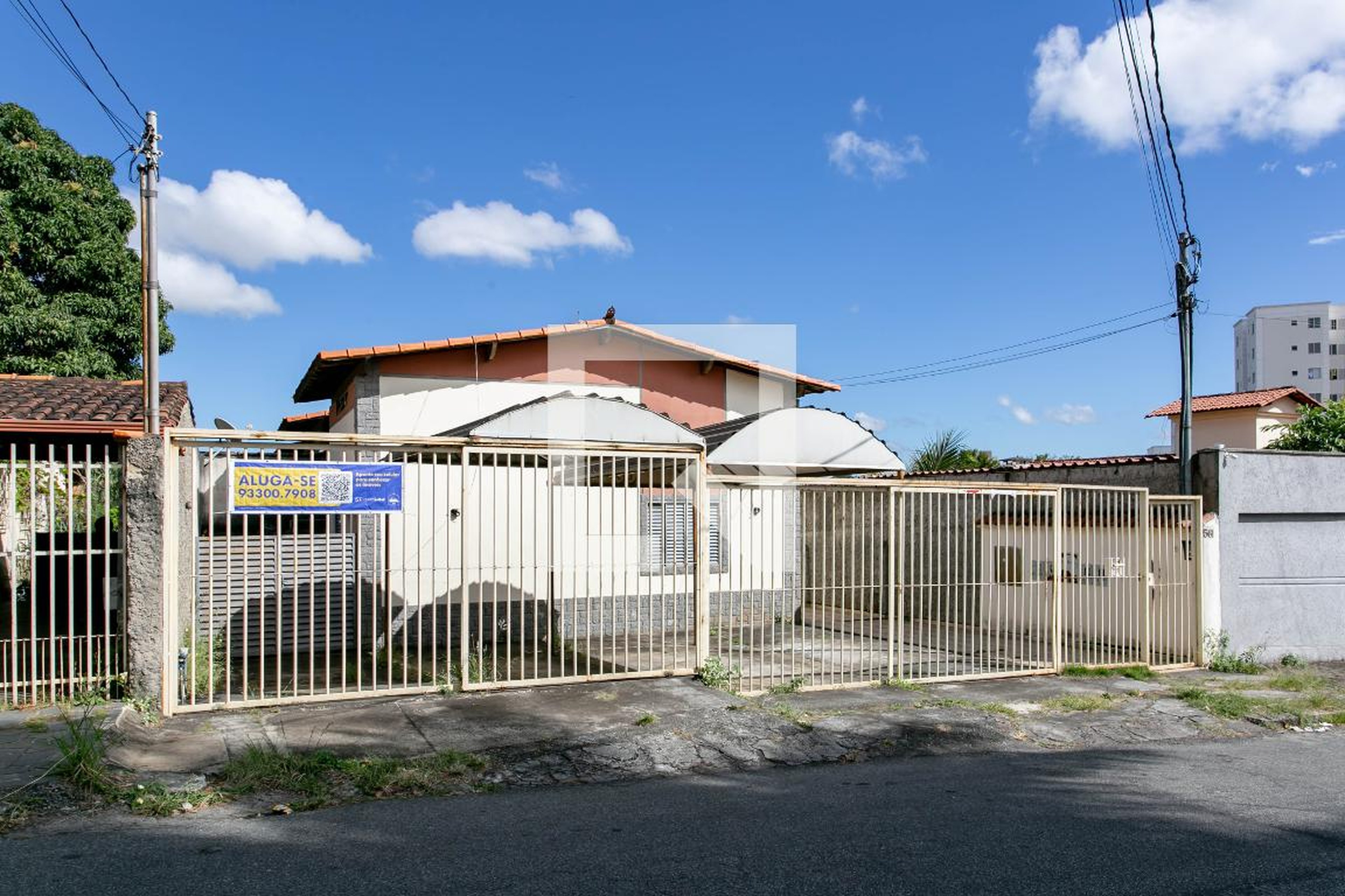 Fachada Condomínio em Rua Heitor Sócrates Cardoso, 561