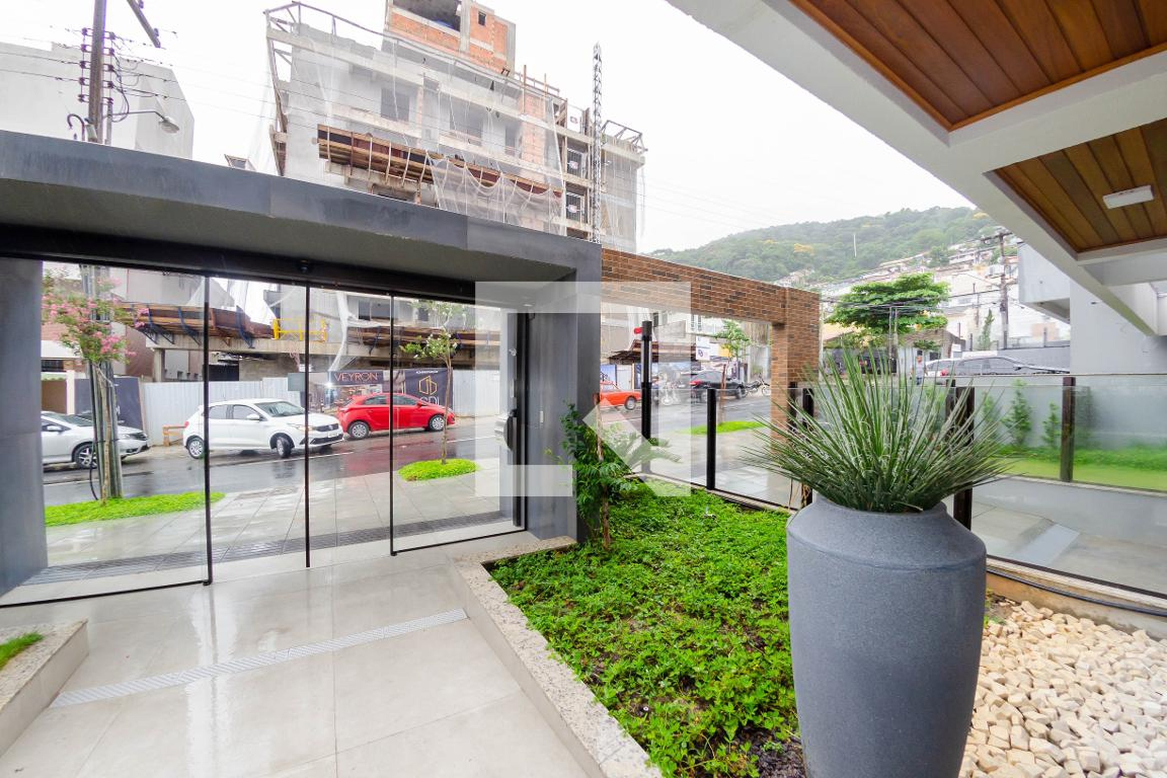 Portaria Condomínio em Rua Crispim Mira, 434