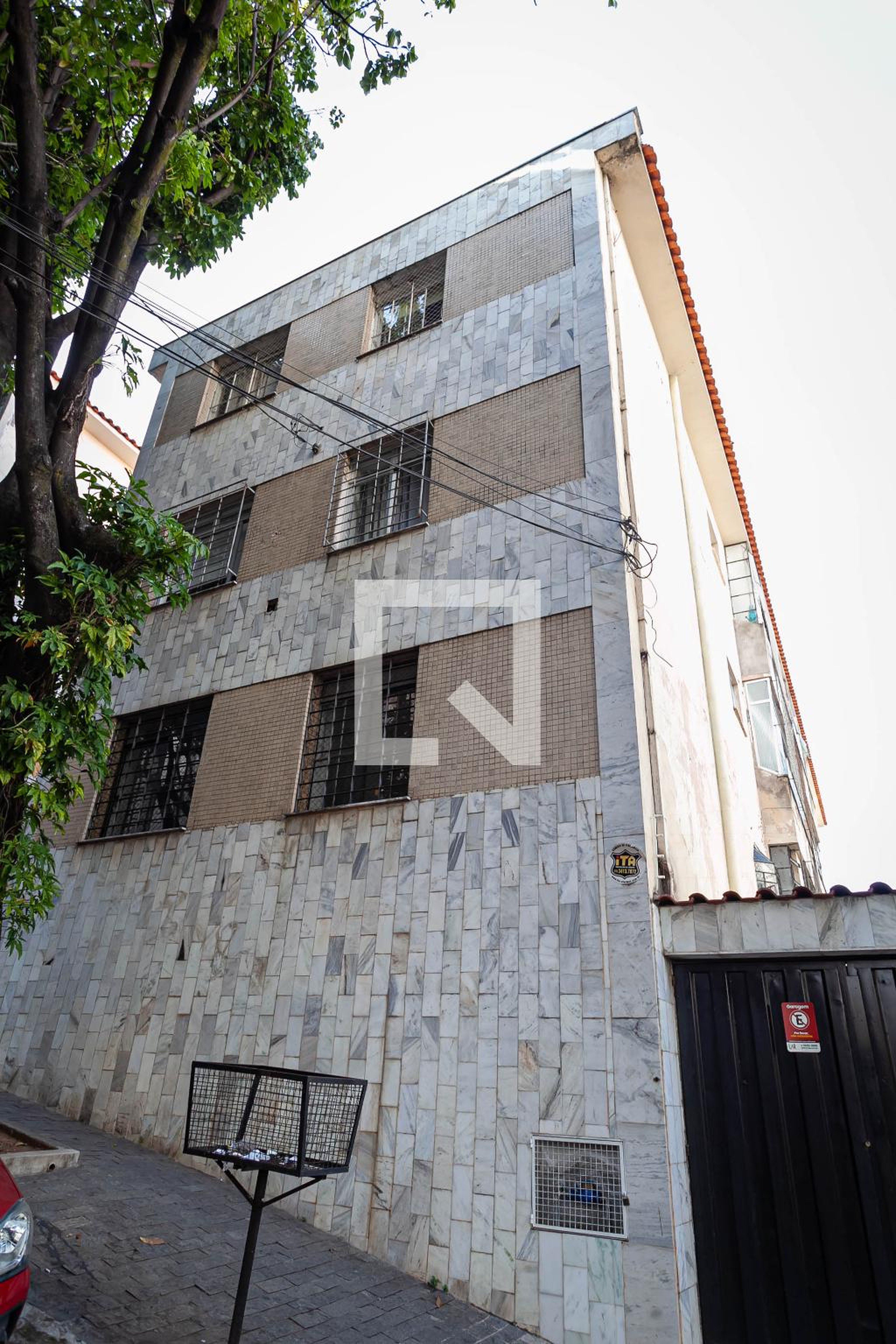 Fachada do prédio Condomínio em Rua Professor Arduino Bolivar, 347