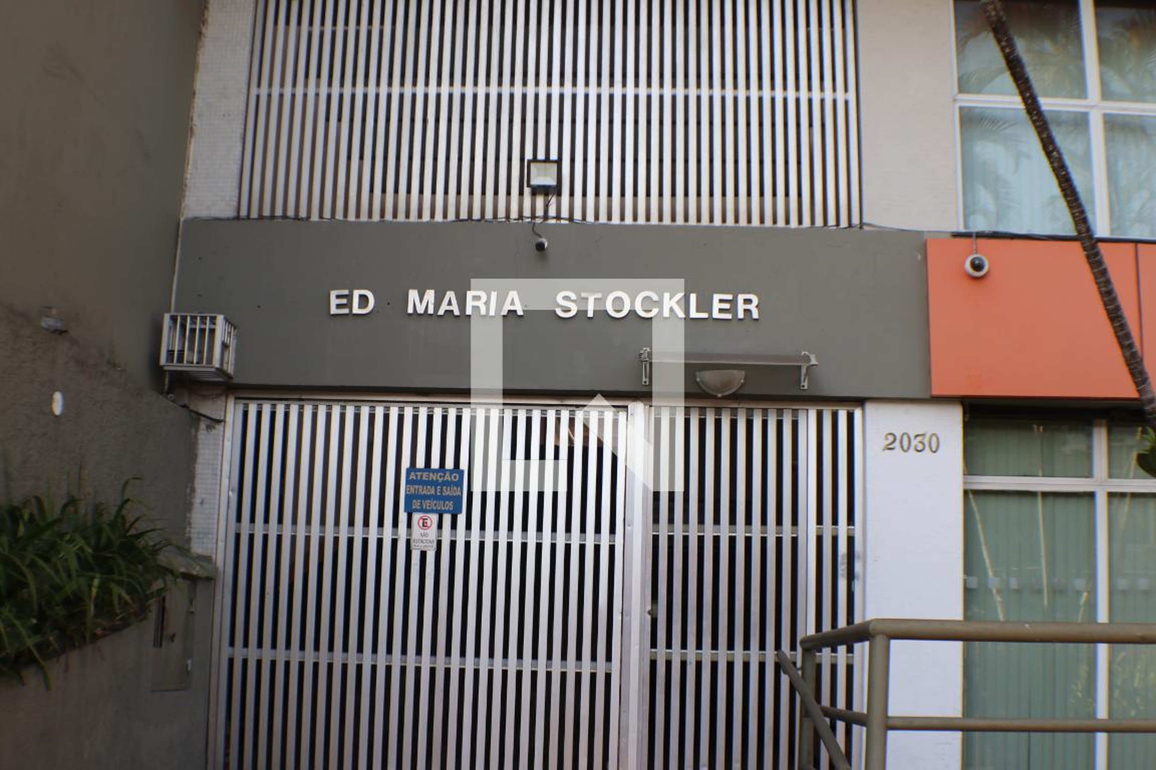 Entrada do prédio - Maria Stockler