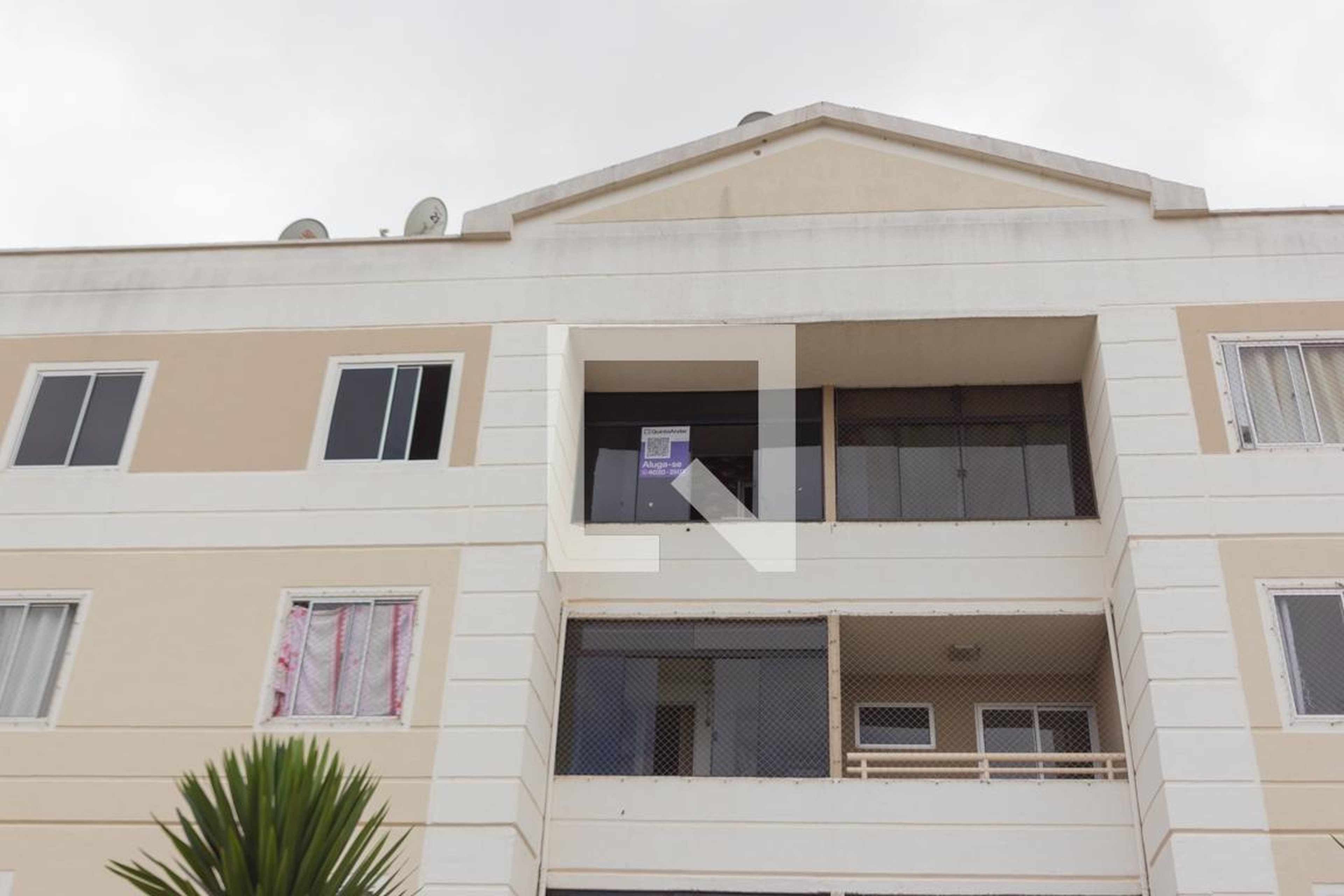 Fachada Condomínio em Rua 2, 1