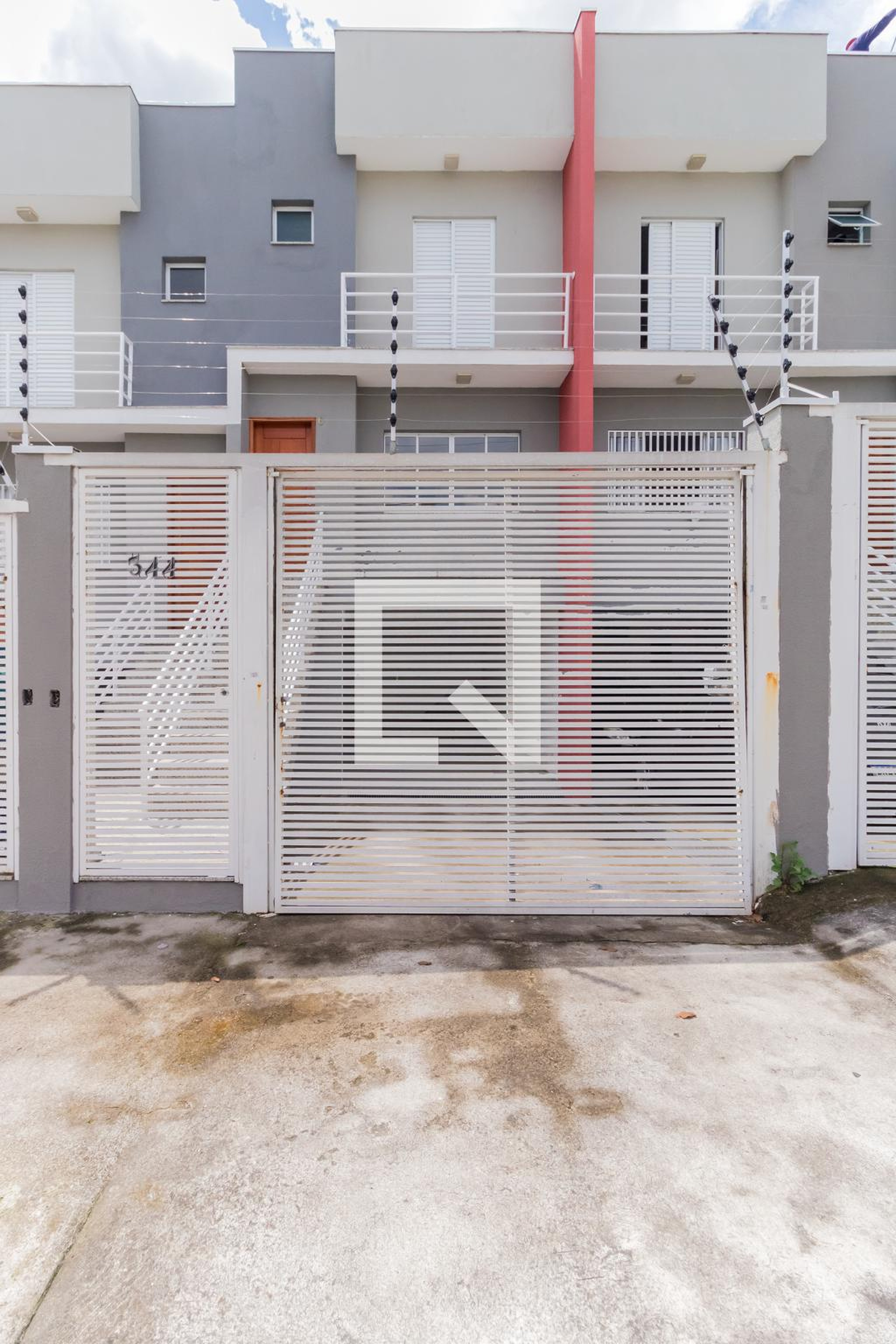 Fachada Condomínio em Rua Dona Aurora Guimarães, 344