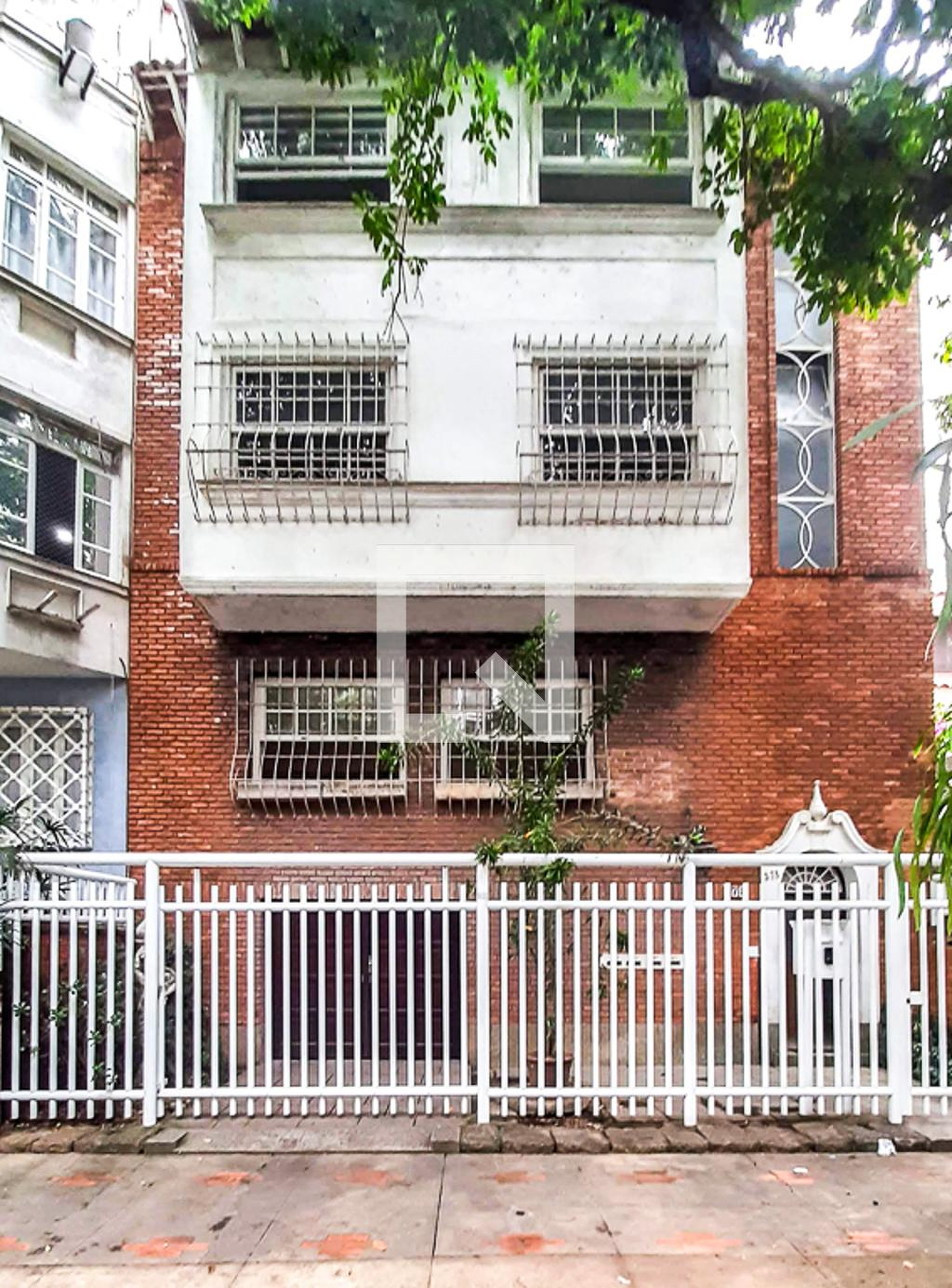 Fachada Condomínio em Rua Nascimento Silva, 378