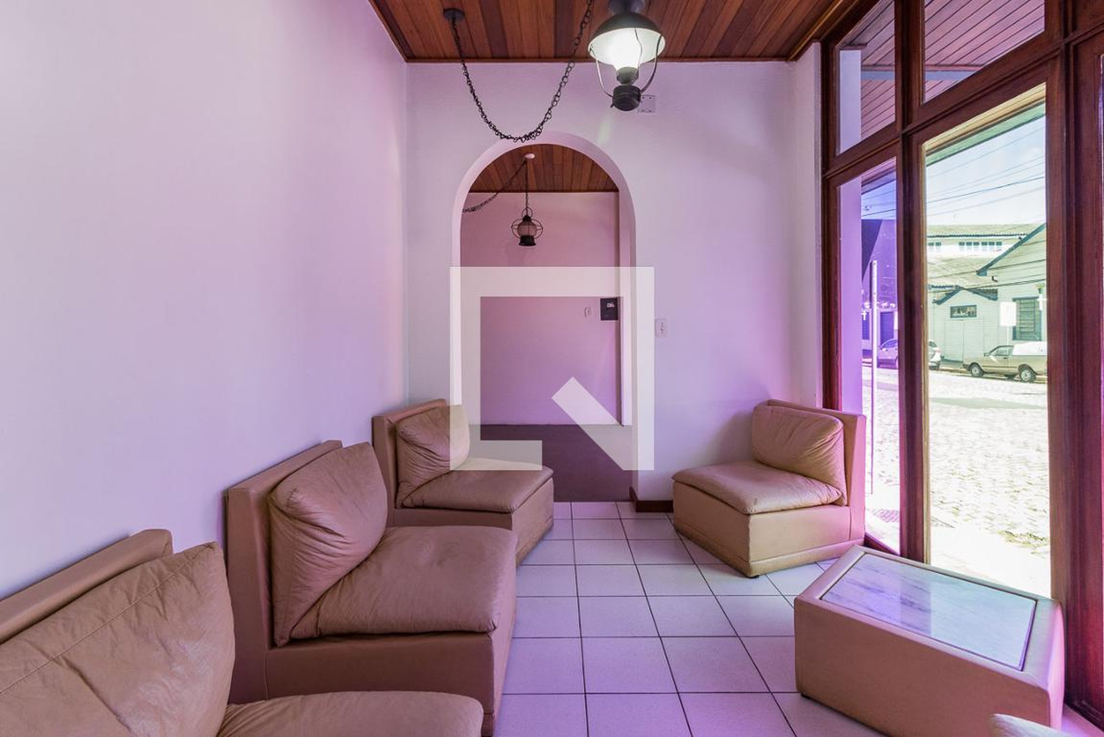 Hall social - Long Beach Suite Service