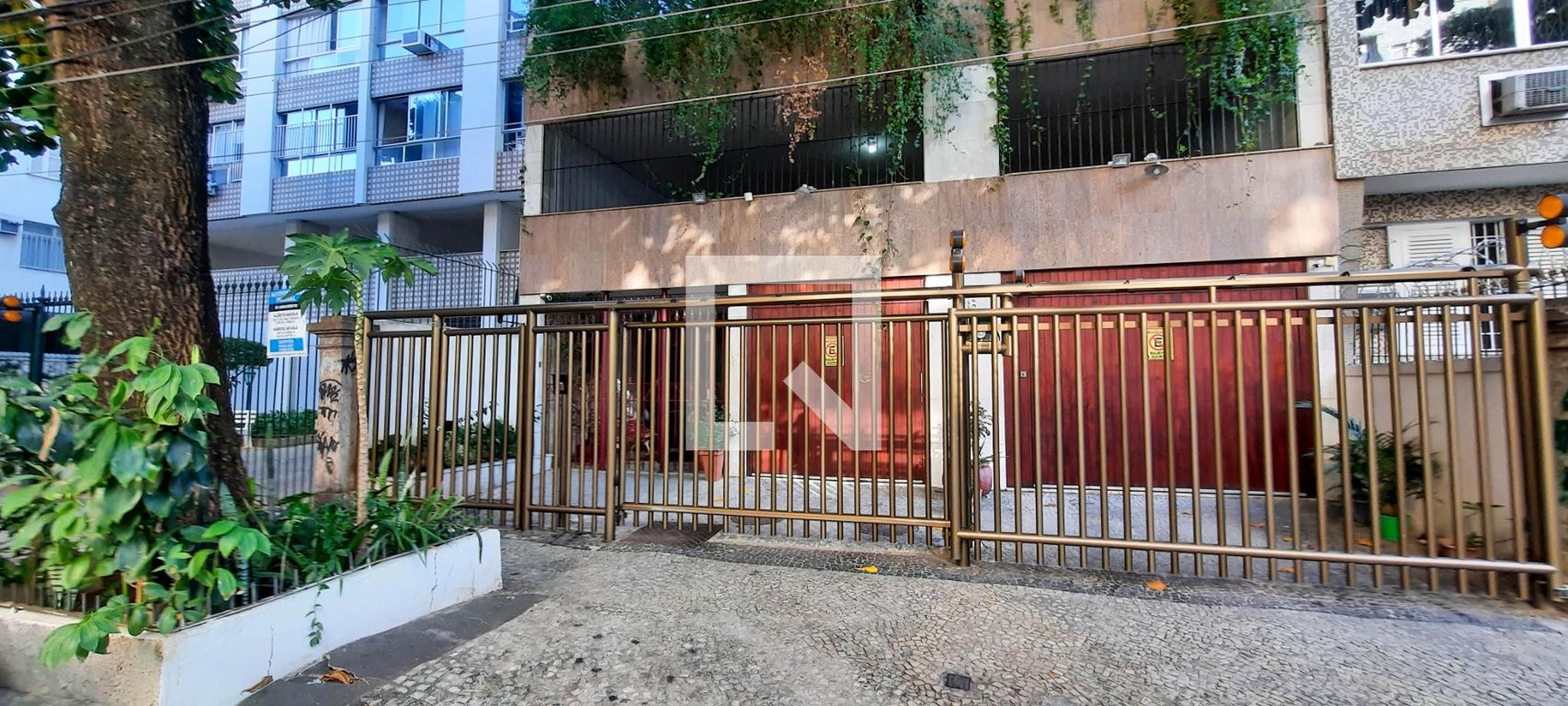 Fachada Condomínio em Rua Aguiar, 28