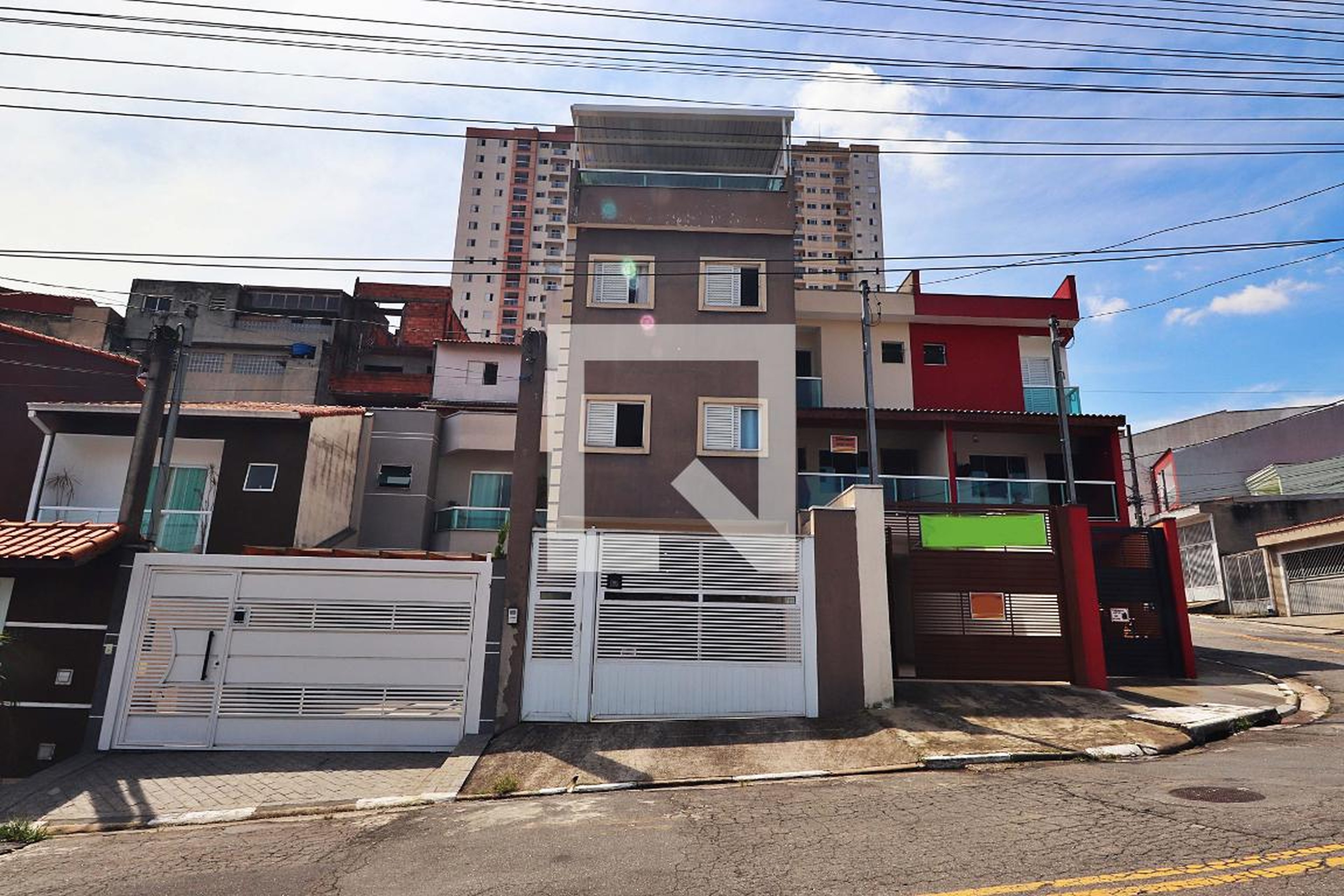 Fachada Condomínio em Rua Sílvia Scarpelli, 154