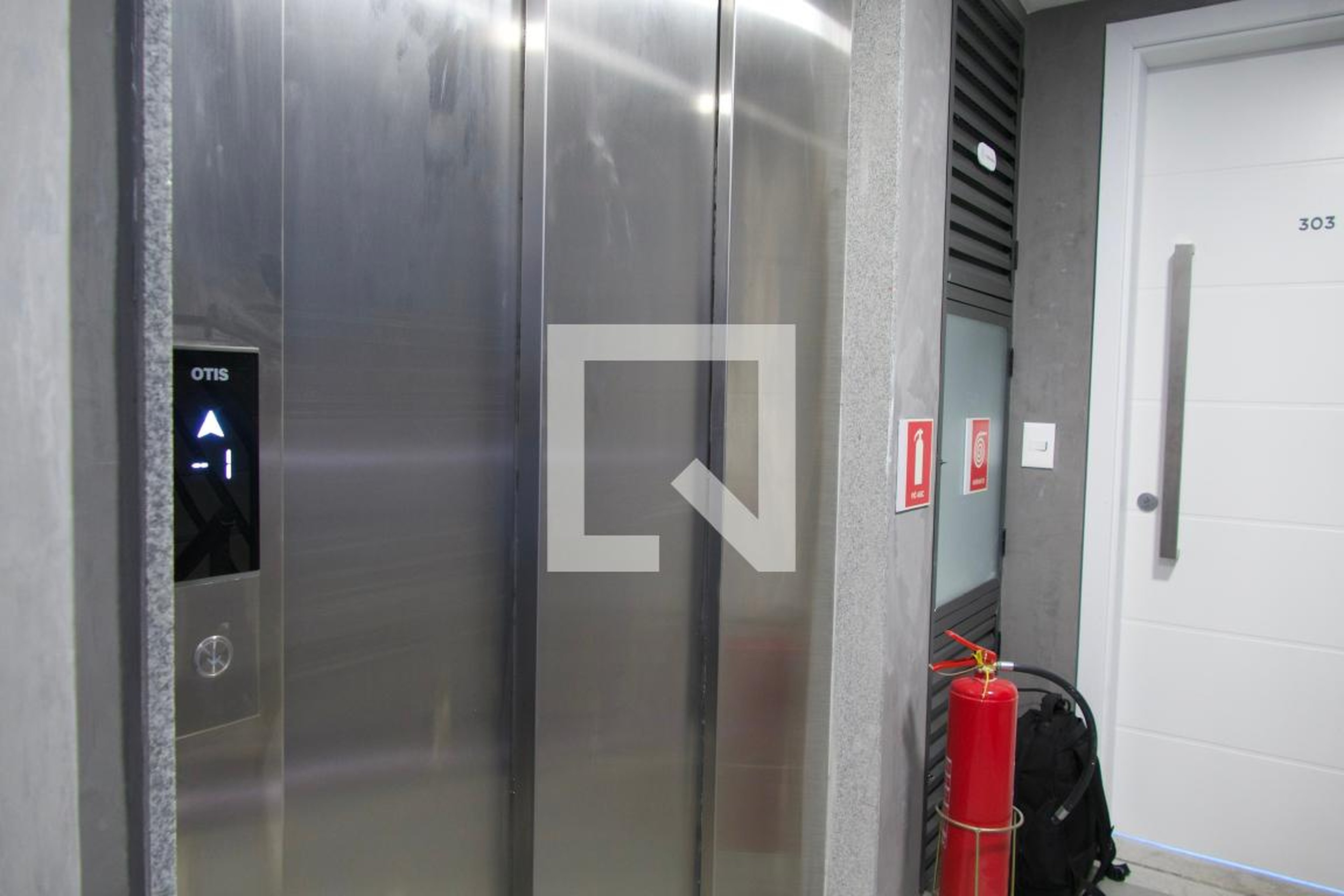 Elevador - Edifício Pura