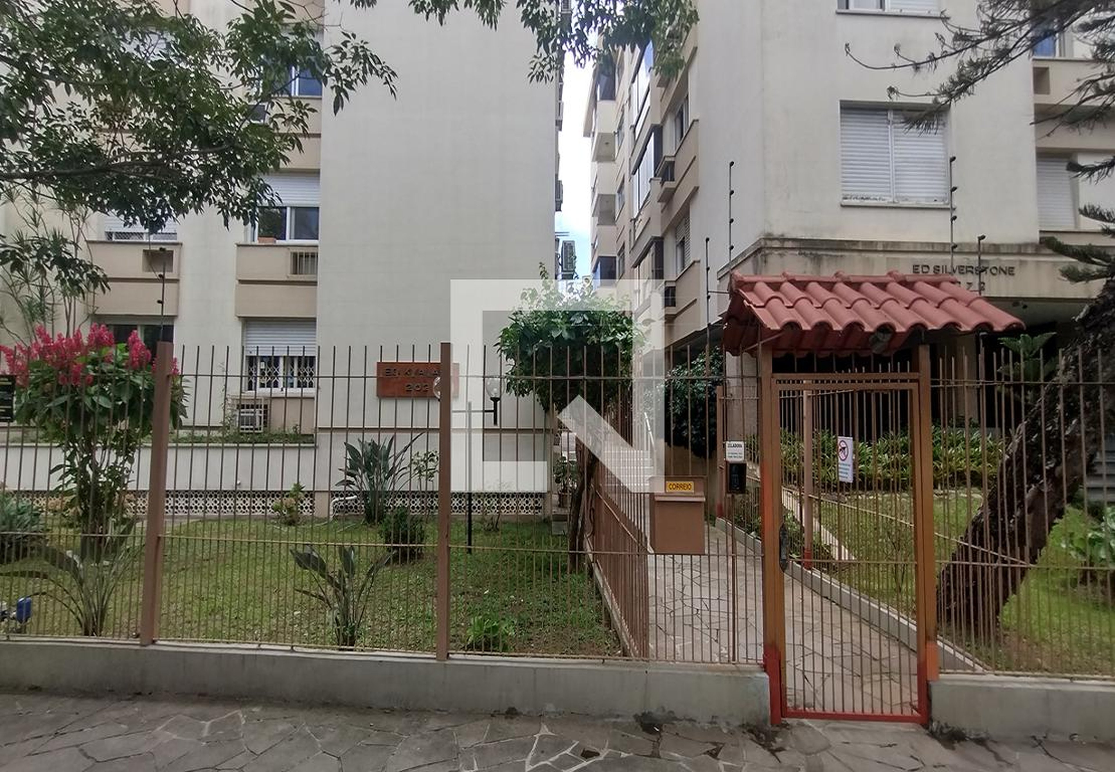 Fachada do Condomínio Edifício Silverstone