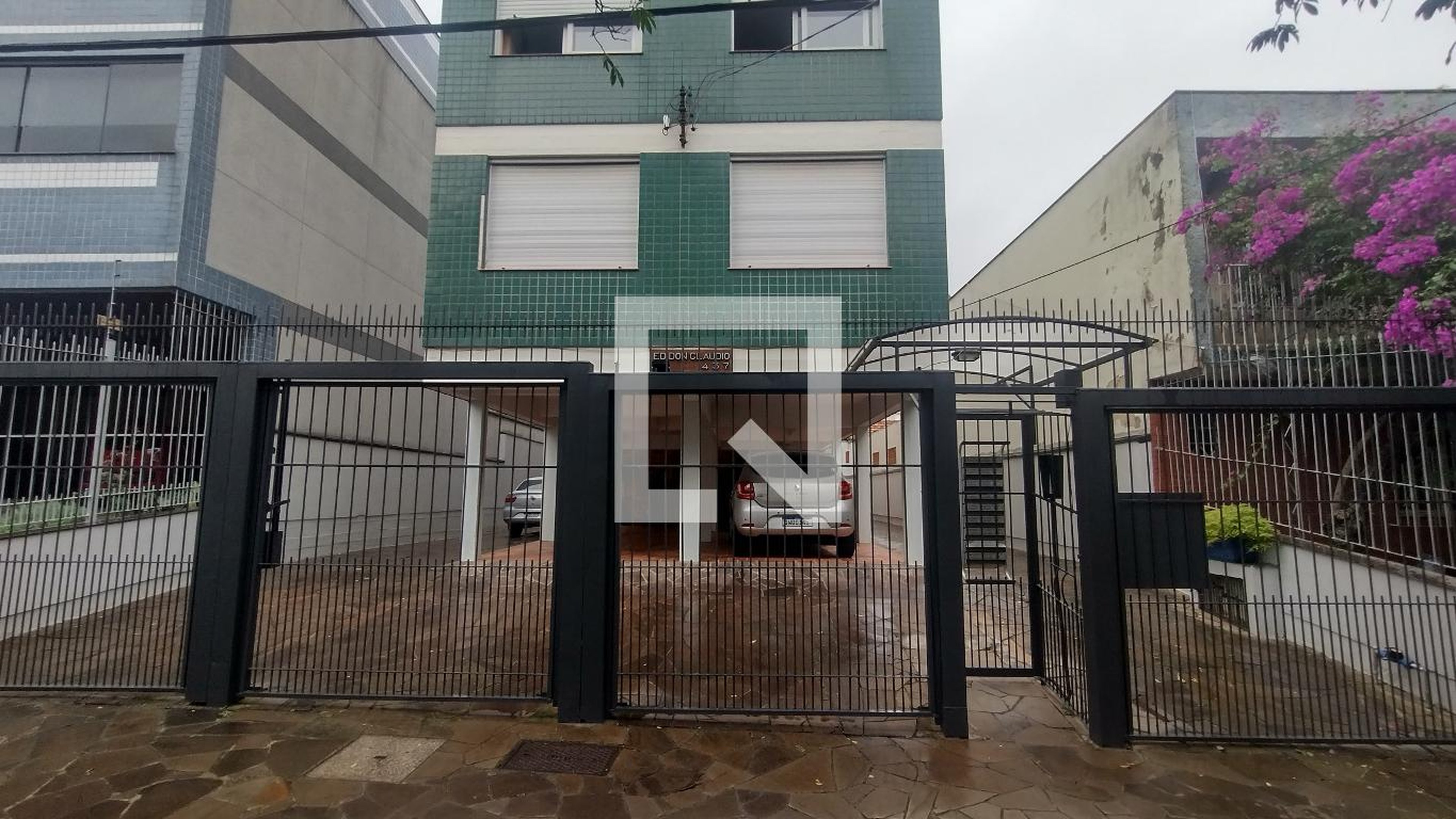 Fachada do Condomínio Condomínio em Avenida Dom Cláudio José Gonçalves Ponce de Leão, 437