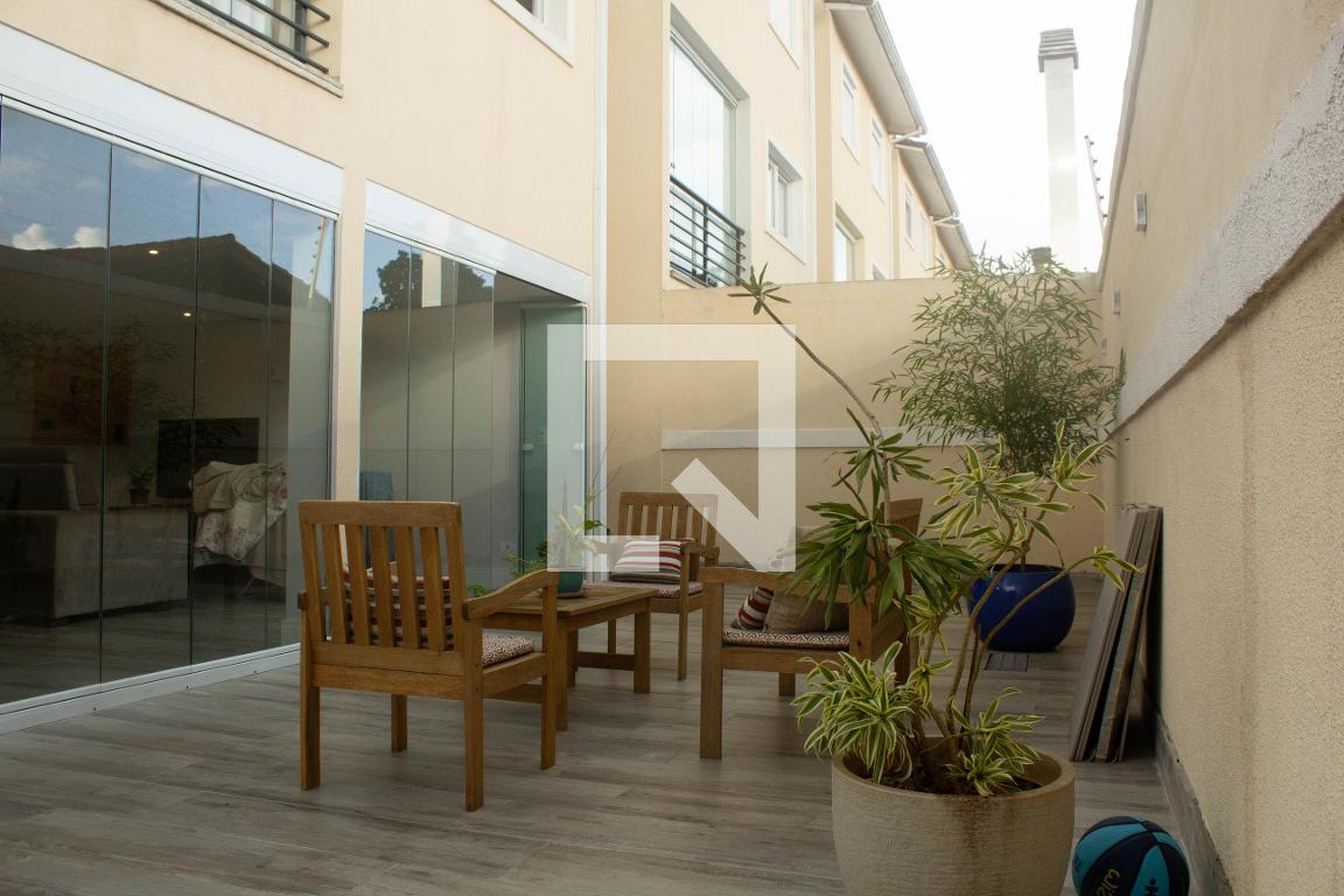 Área Externa - Paineiras