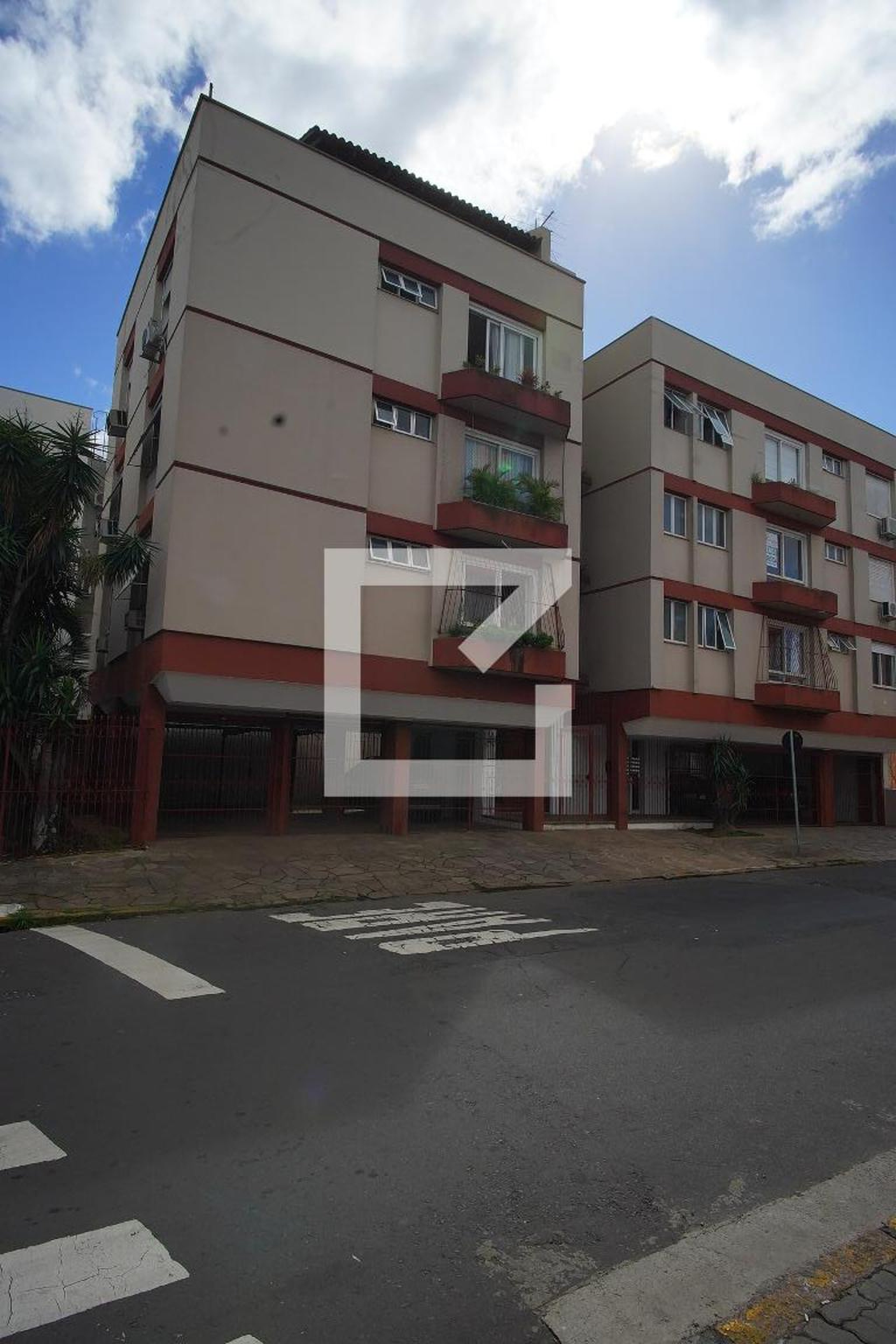 Fachada Condomínio em Rua Alberto Tôrres, 303