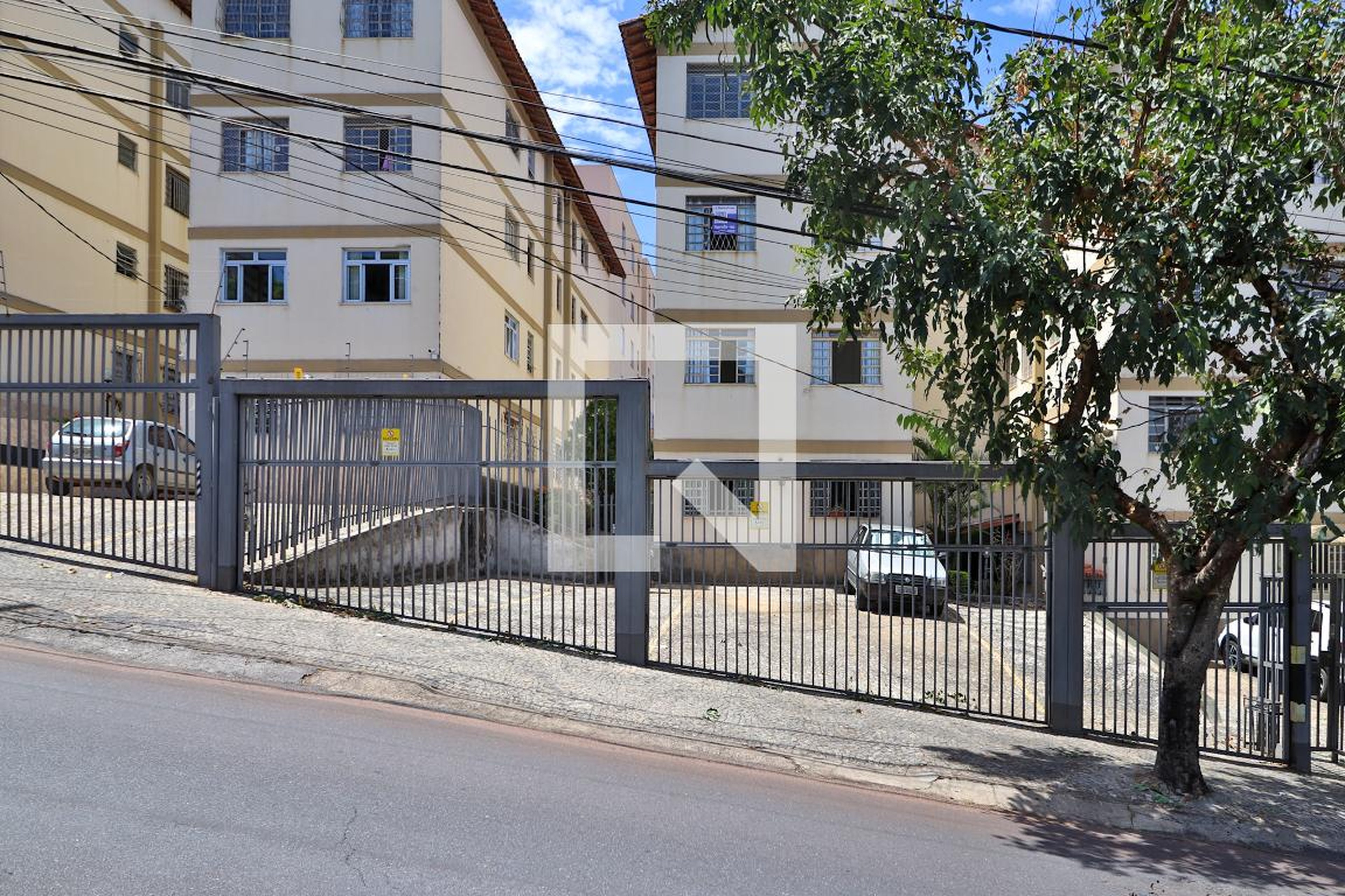 Fachada do Prédio Condomínio em Rua Alabastro, 450