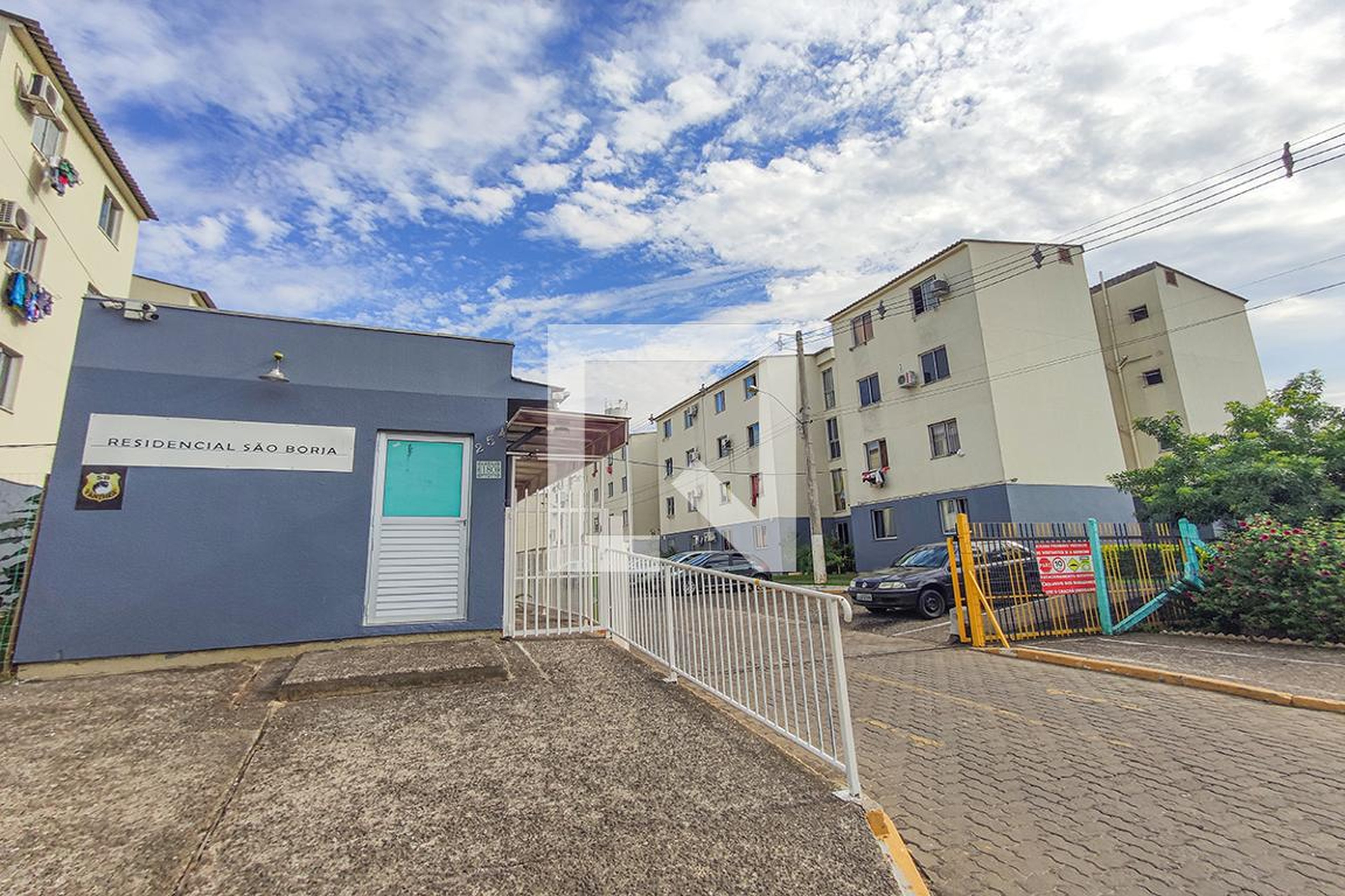 Fachada do Condomínio Condomínio em Rua Caibaté, 293