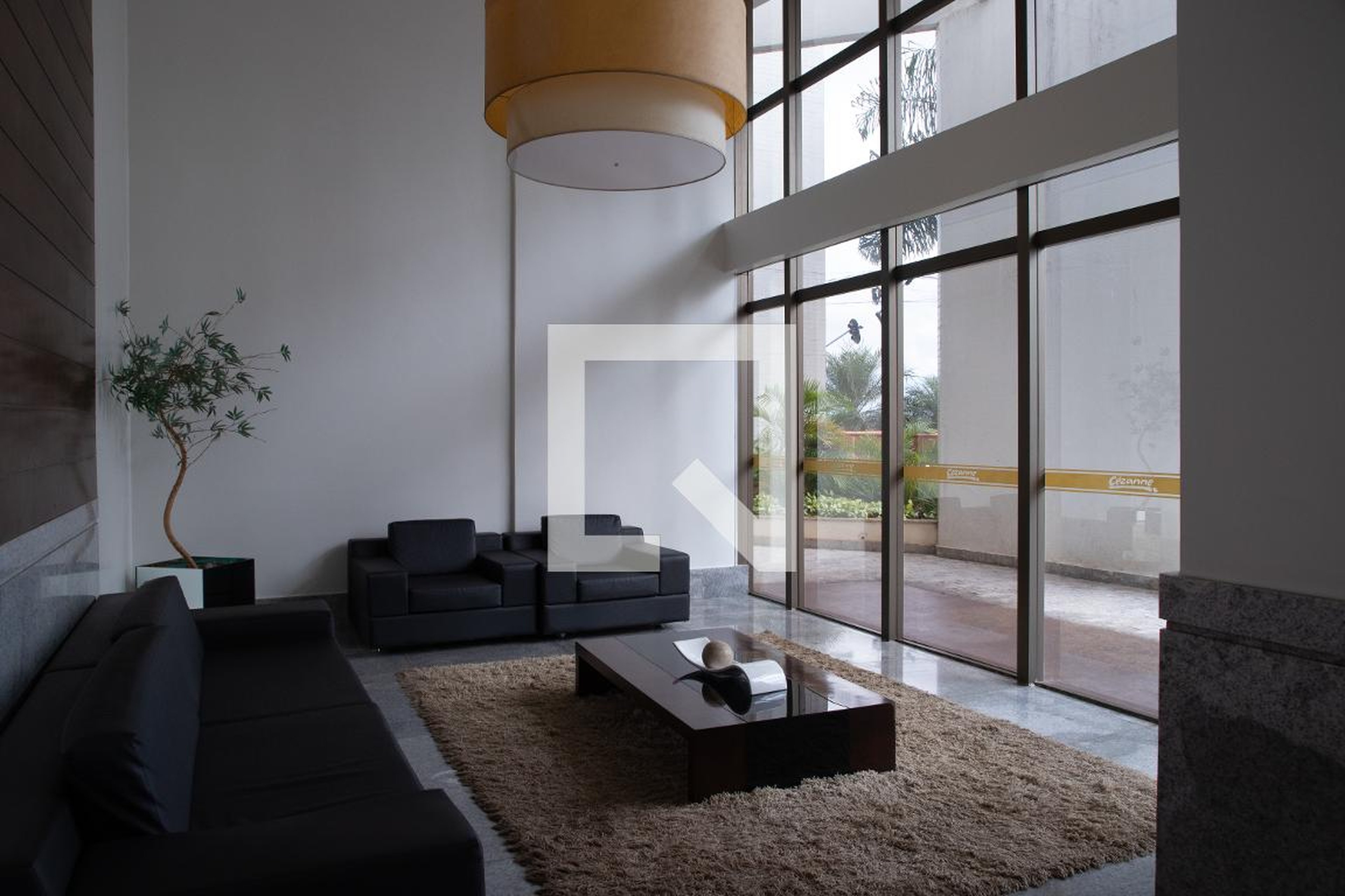 Hall de Entrada Condomínio em Rua 37 Norte, 301