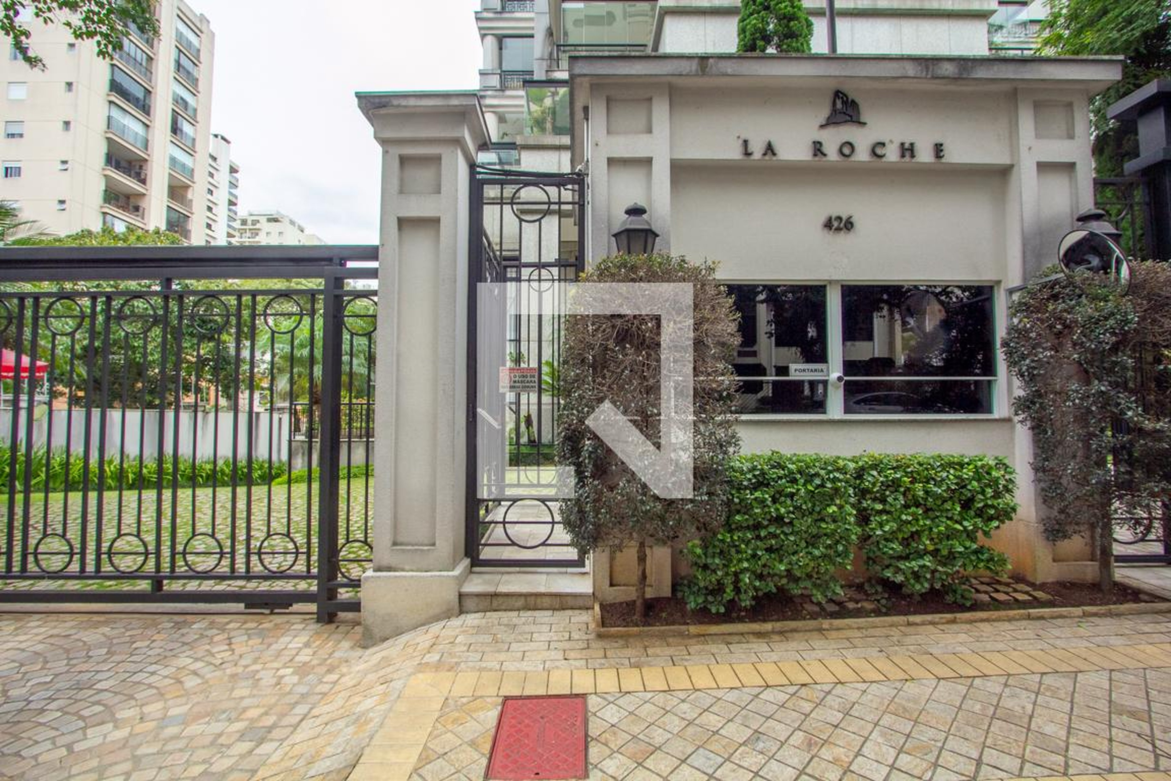 Fachada Condomínio em Alameda dos Tupiniquins, 460