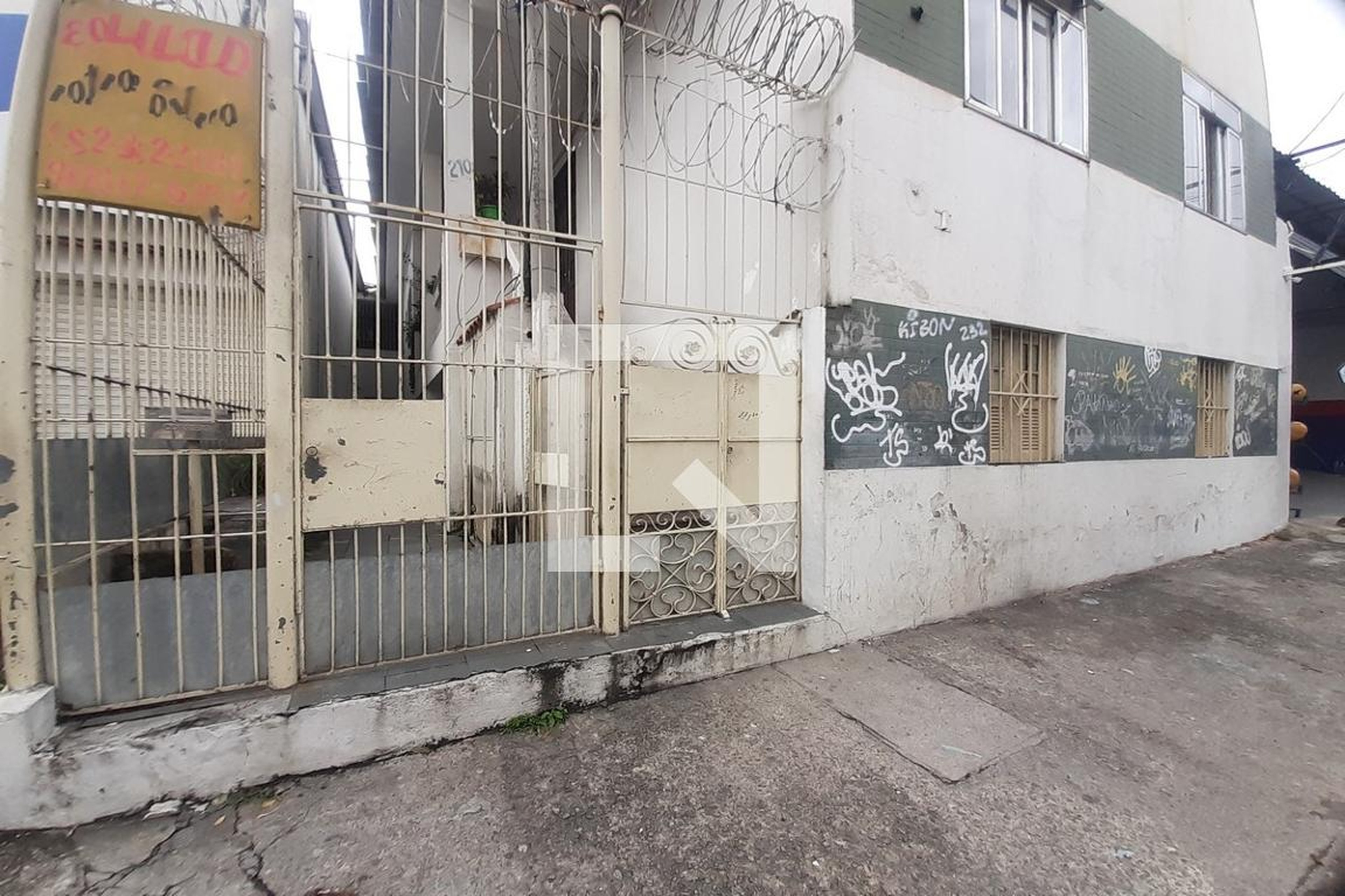 Fachada Condomínio em Rua Vinte e Quatro de Maio, 210