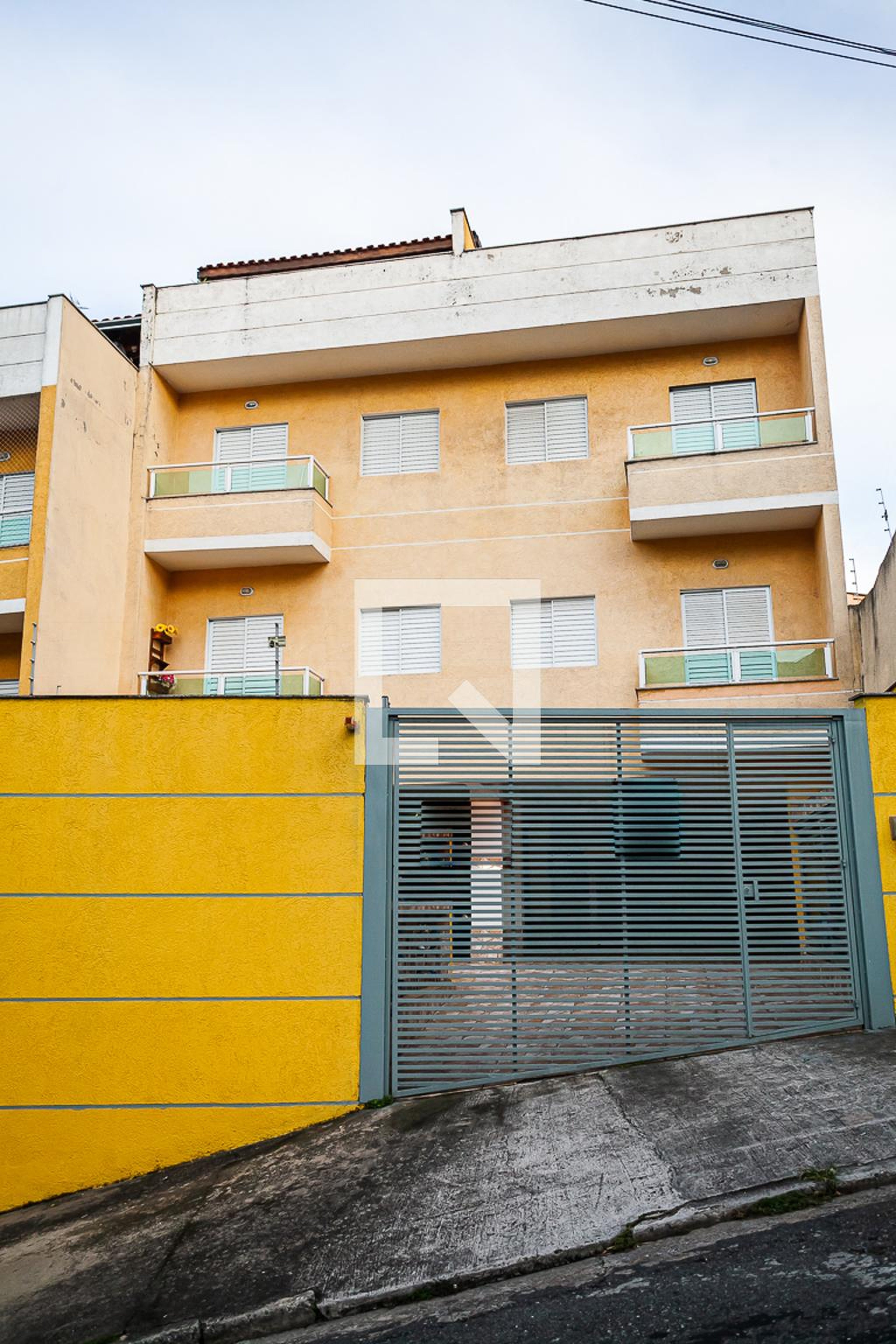 Fachada Condomínio em Rua Cedral, 30