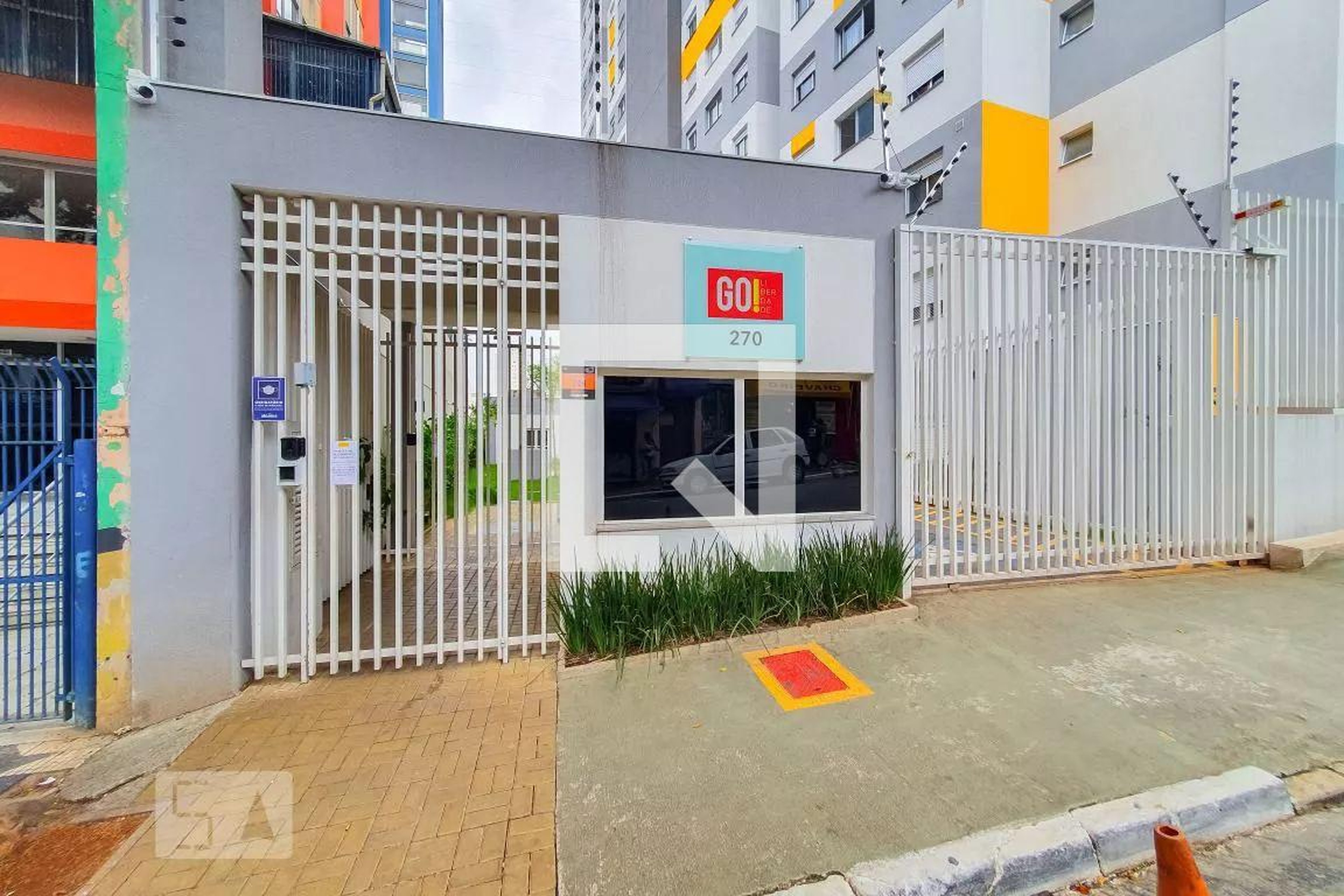 Fachada Condomínio em Rua Conde de Sarzedas, 208