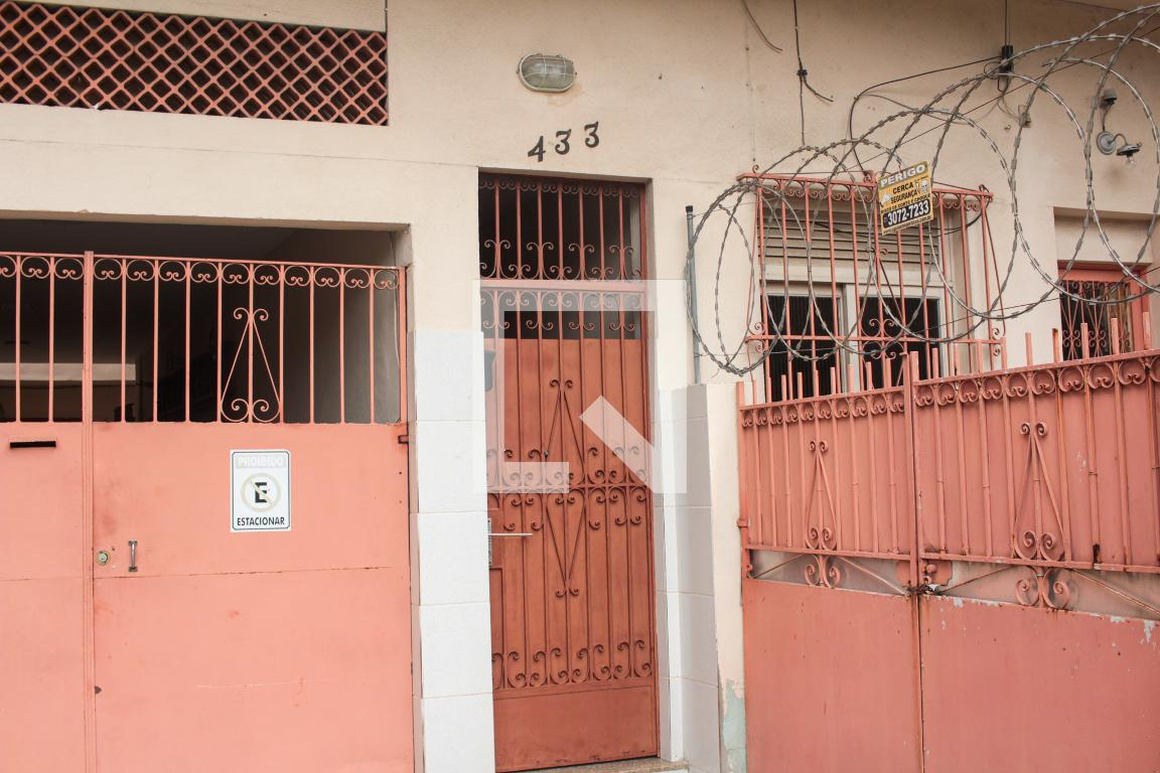 Fachada Condomínio em Rua Domingos de Magalhães, 433