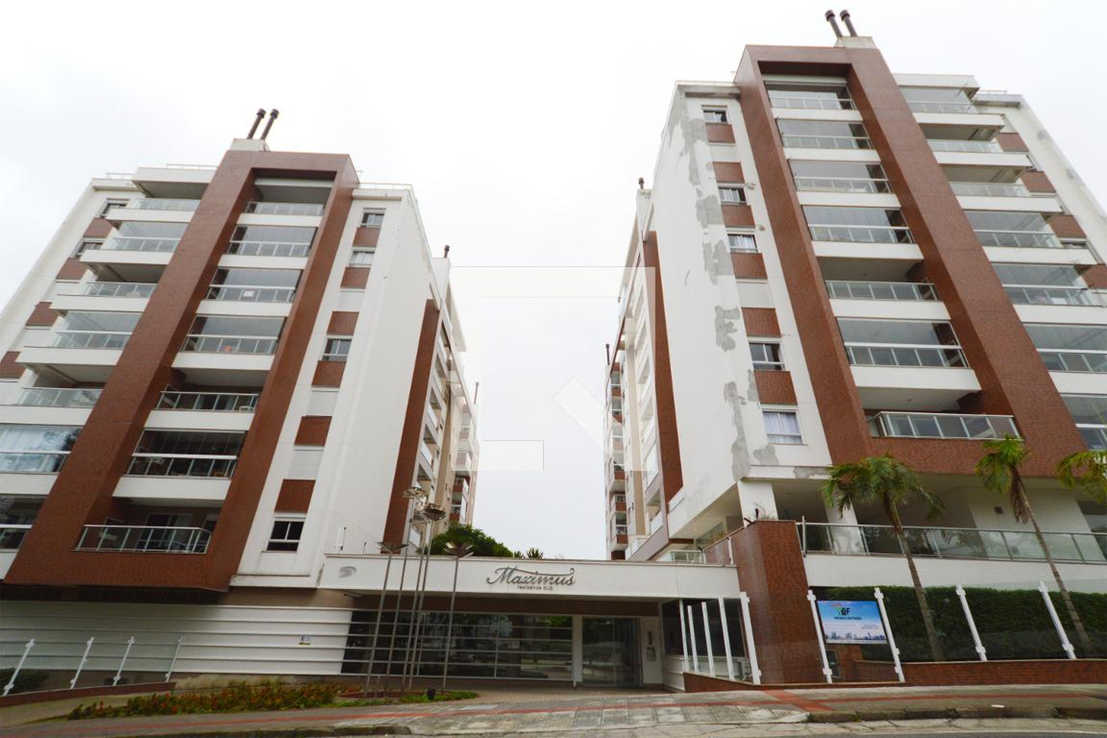 Fachada do condomínio Condomínio Maximus Residence Club