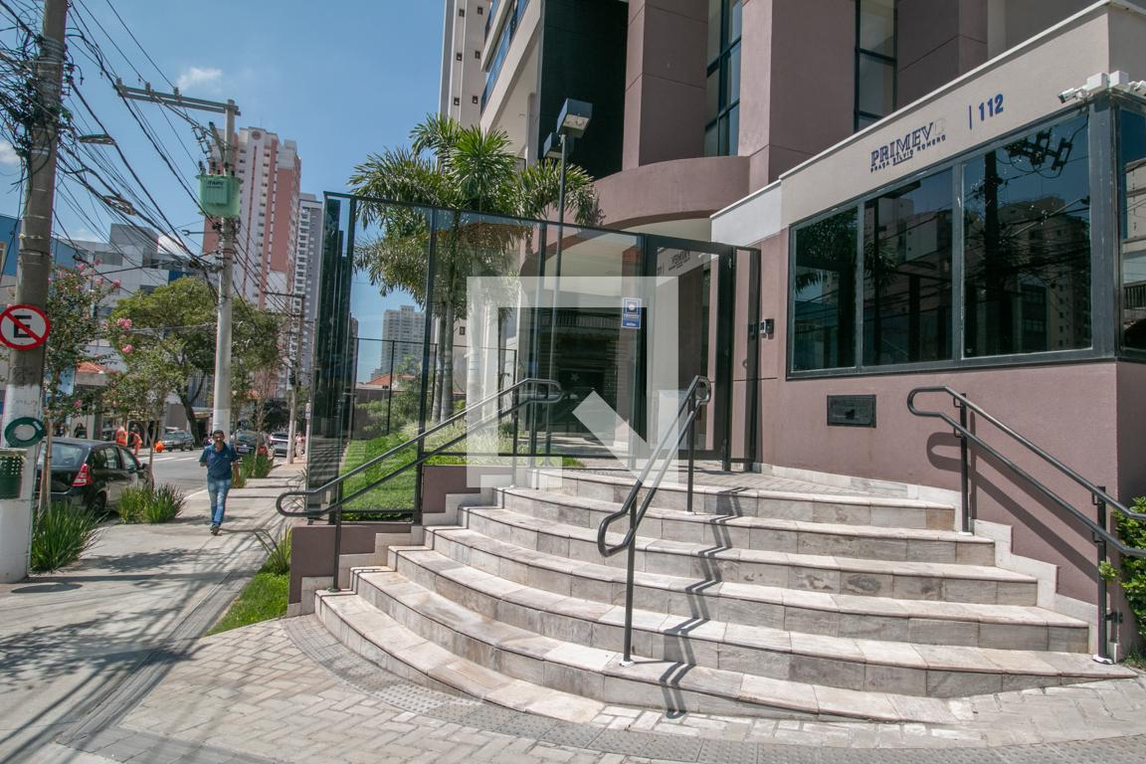 Fachada Condomínio em Rua Padre Estevão Pernet, 116