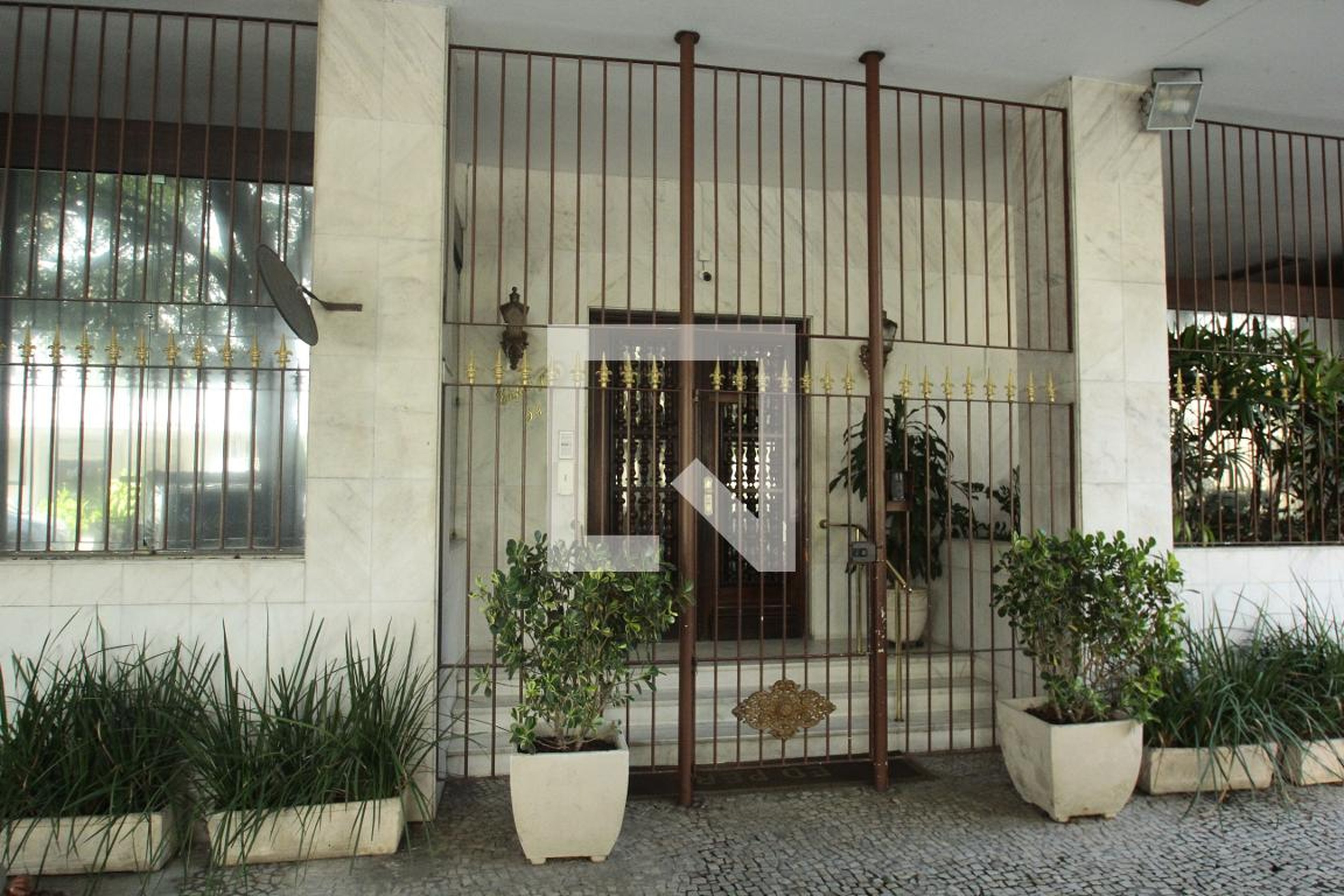 Entrada do Prédio - Peri