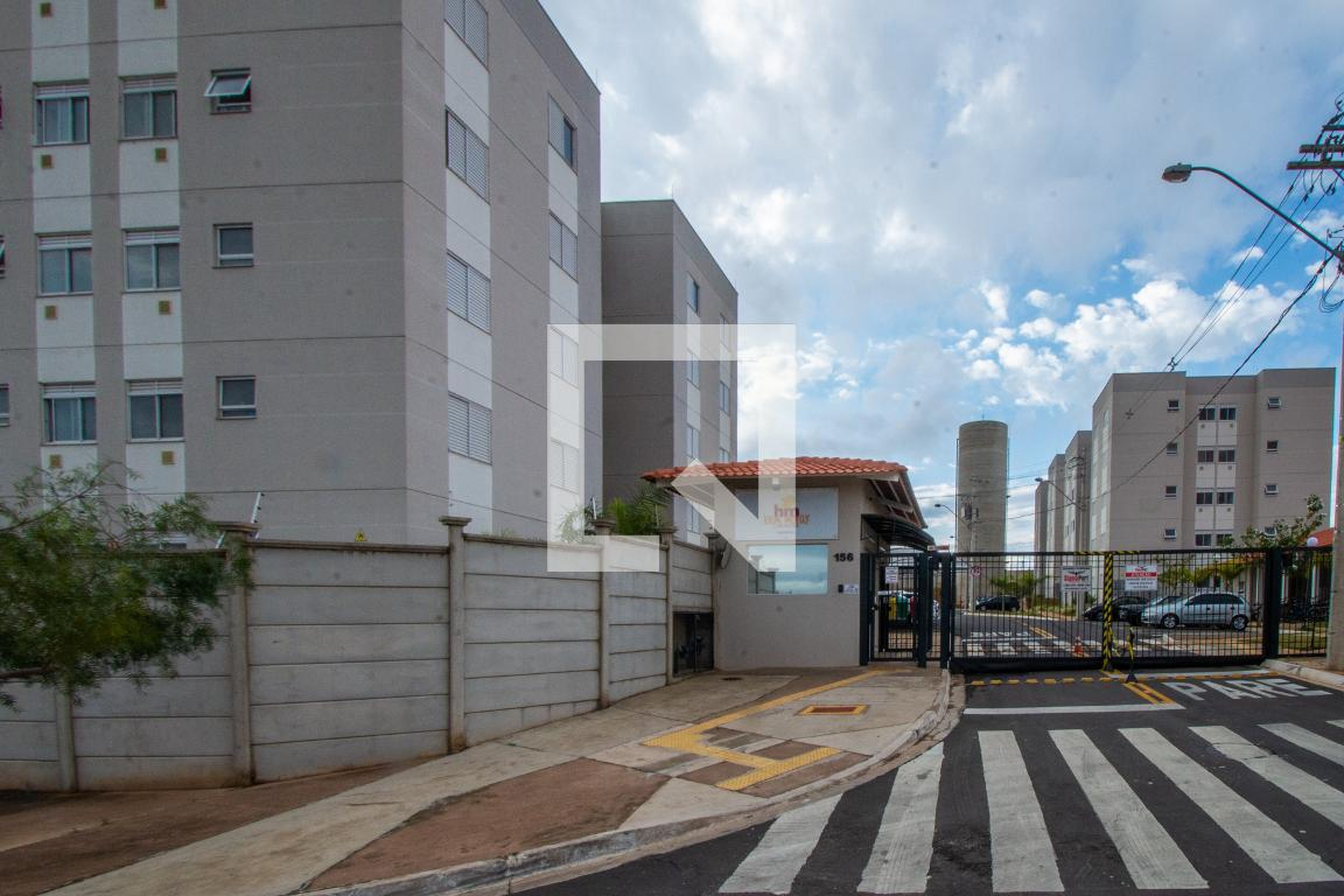 Fachada Condomínio em Rua Carolina Morais Roston, 156