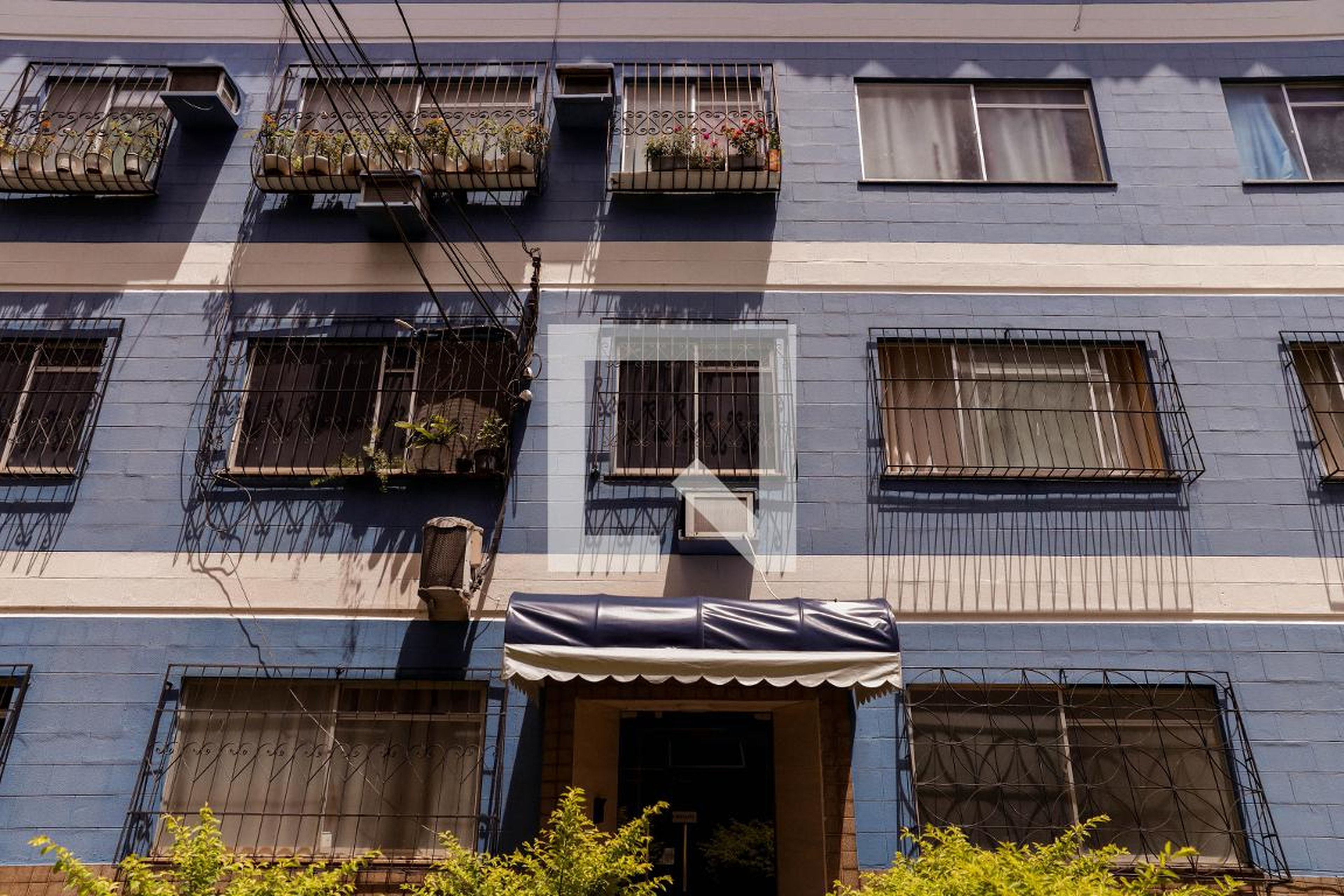 Fachada Condomínio em Rua Aymoré Moreira, 744